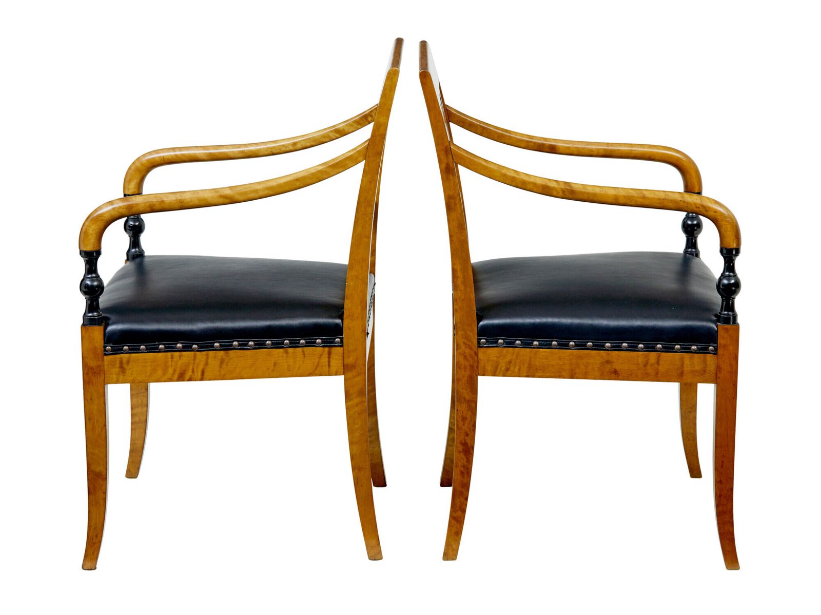 Paar art deco fauteuils van Scandinavisch berkenhout photo buy