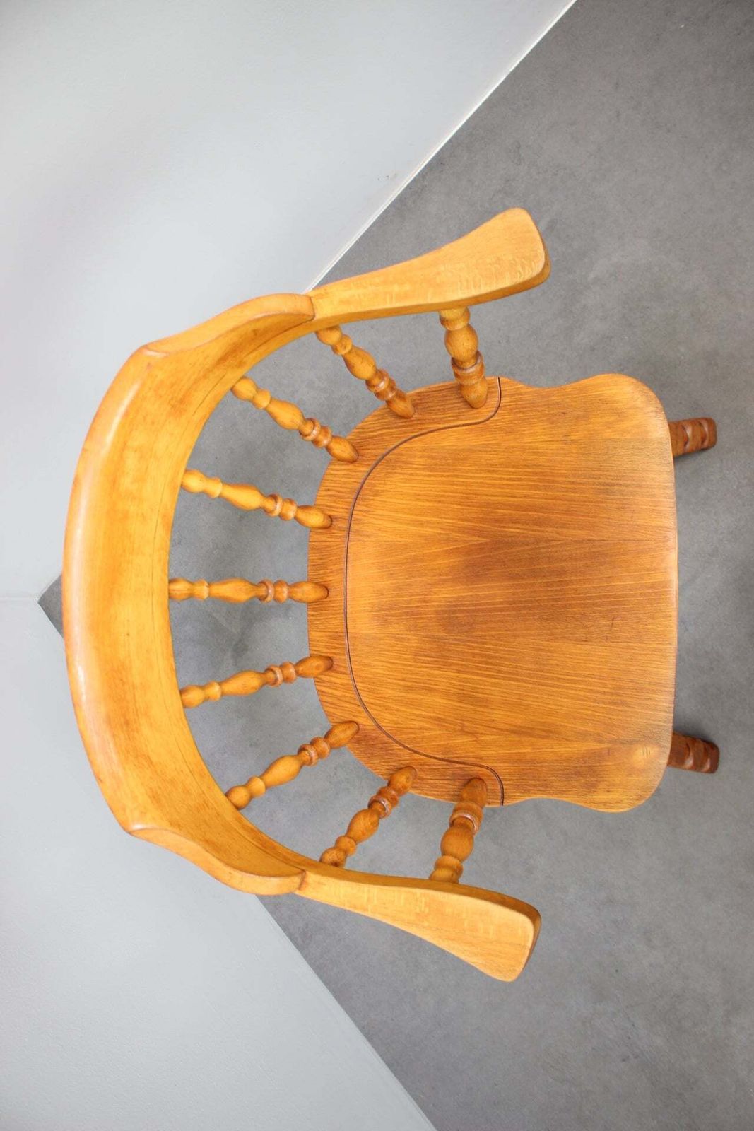 Fauteuil vintage de style Windsor à dossier à fuseaux, Europe centrale, vers les années 1970-1980 photo buy