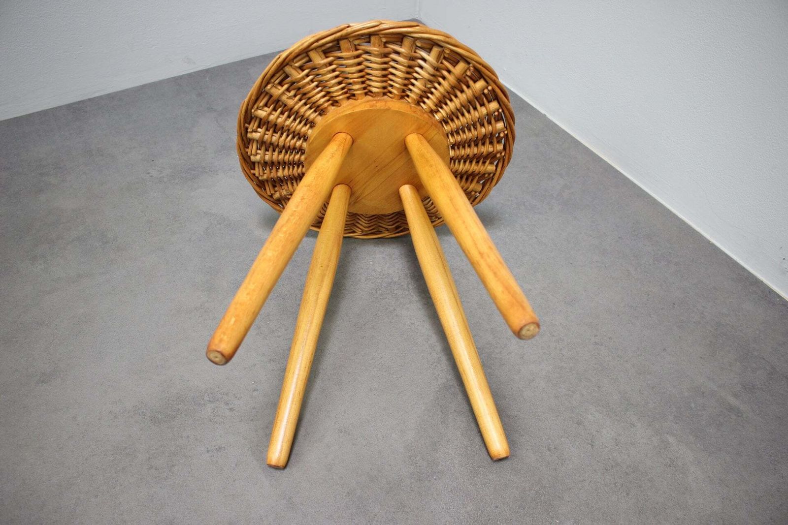 Tabouret en rotin Jan Kalous pour ÚLUV, Tchécoslovaquie, années 1960 photo vinterior