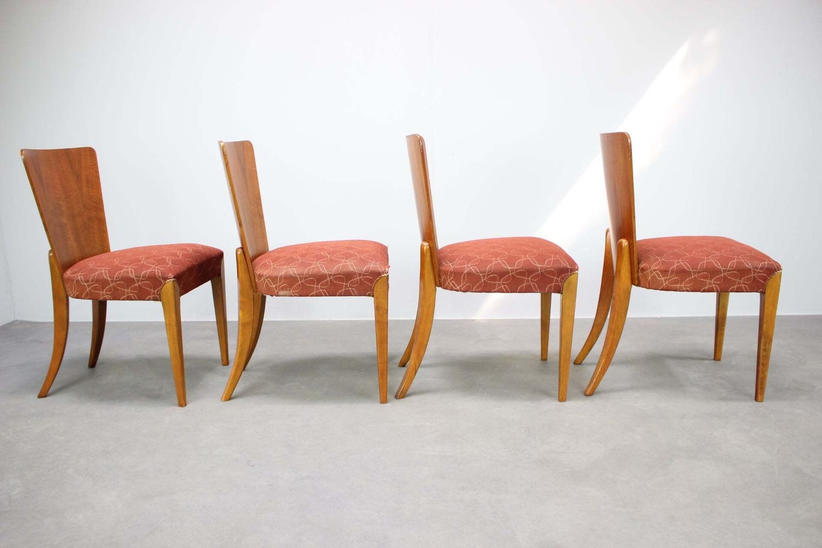 Set van vier Jindrich Halabala eetkamerstoelen, Tsjecho-Slowakije, jaren 1950 photo vinterior