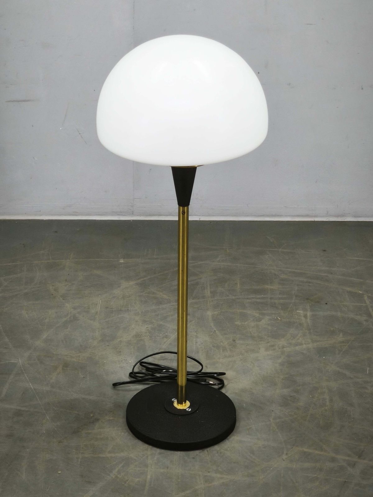 photo vinterior Lidokov Space Age Vloerlamp in Messing en Opaalwit Glas, ca. jaren 1960