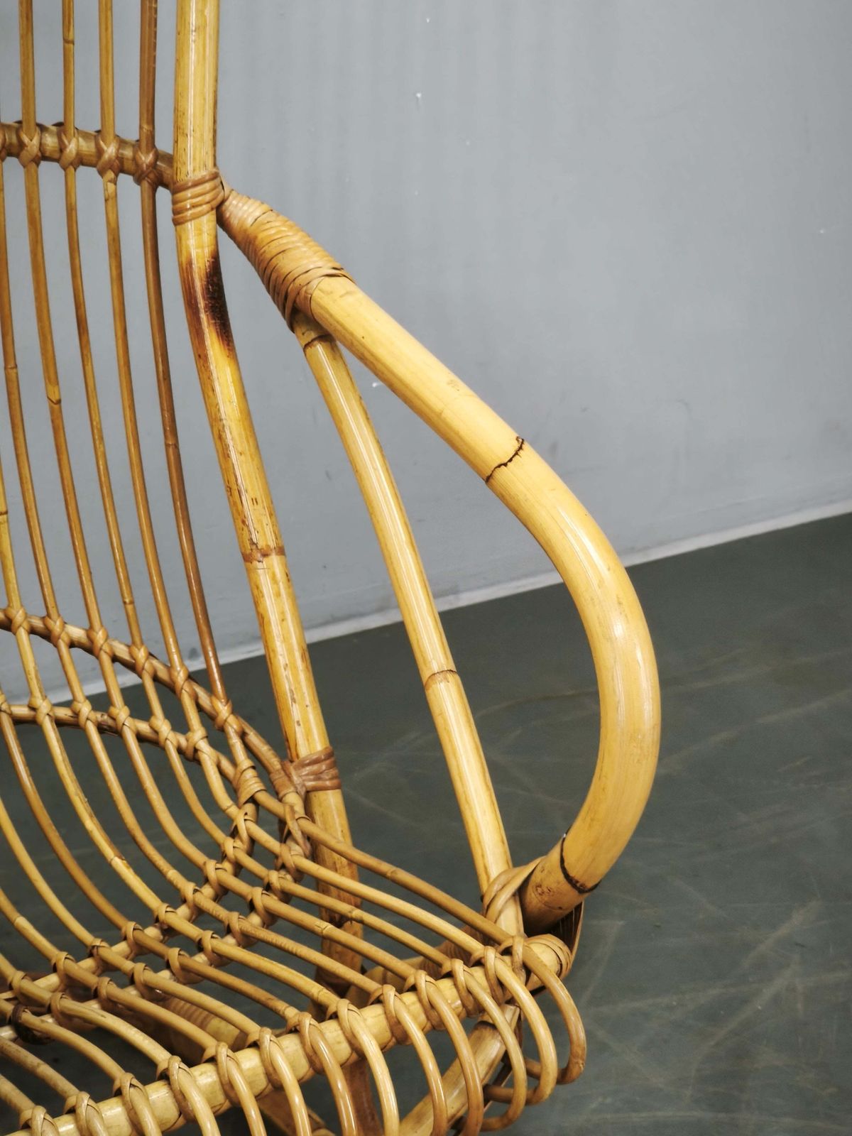 Fauteuil de salon en rotin Tito Agnoli, années 1950 photo vinterior
