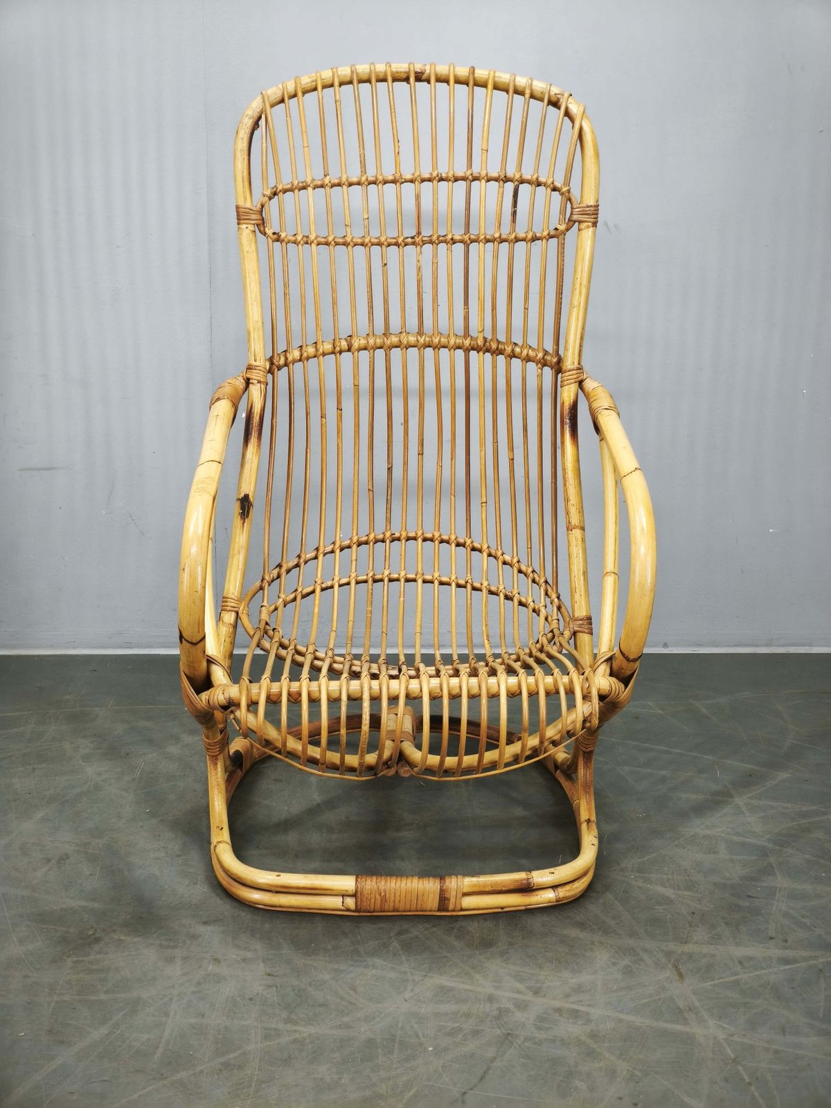 Mobilier Fauteuil de salon en rotin Tito Agnoli, années 1950 photo