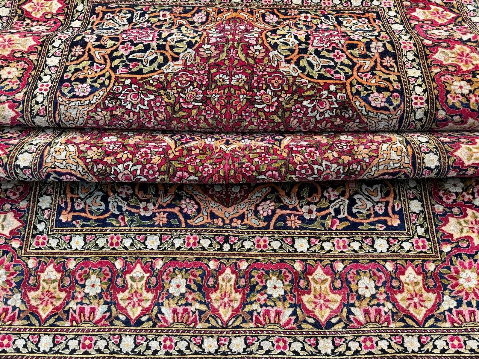 photo vinterior Antique Isfahan Rug 2.09m X 1.39m