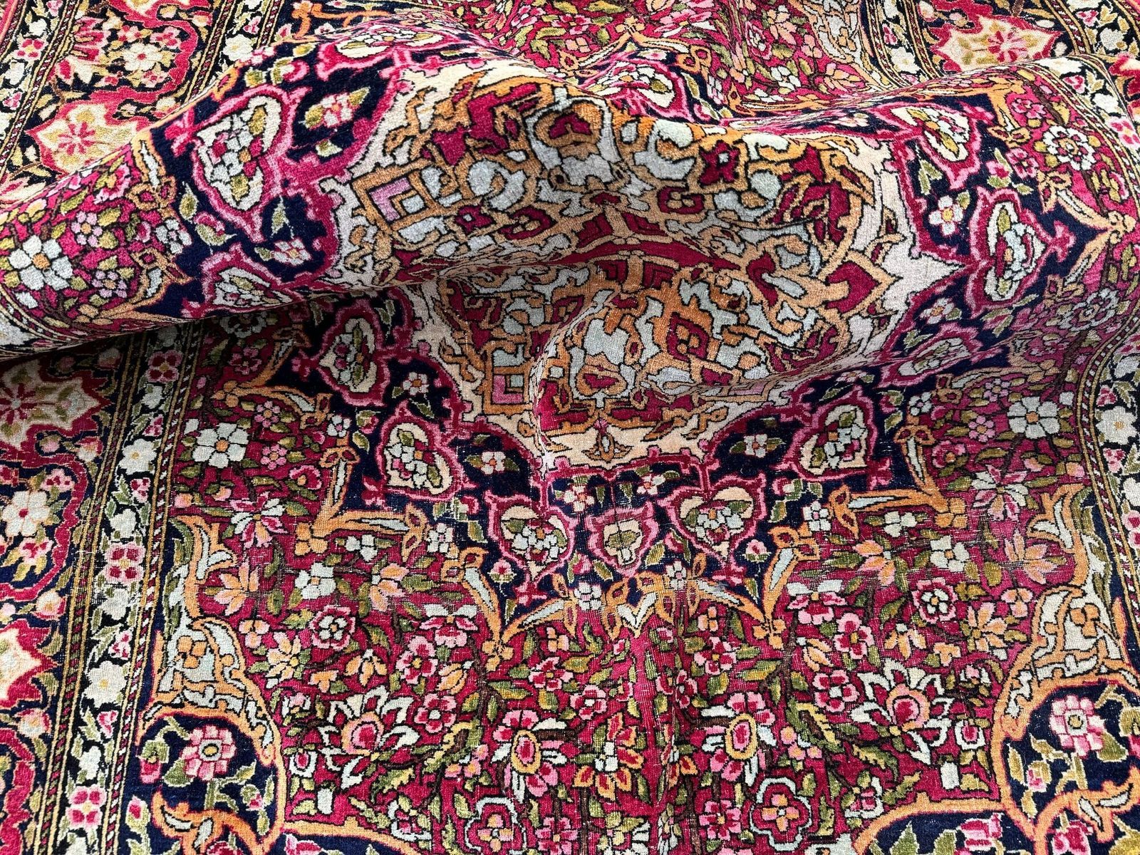 photo buy Antique Isfahan Rug 2.09m X 1.39m