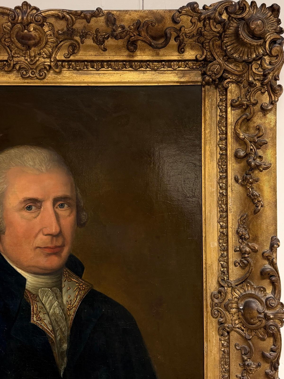 Portrait d'un gentilhomme en redingote bleue, école anglaise du XVIIIe siècle, peinture à l'huile photo for sale