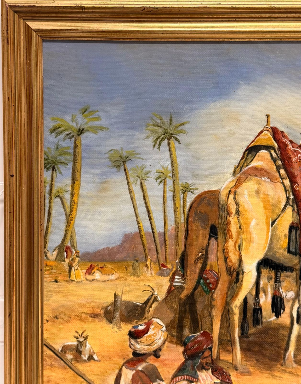 1377.0 Arabes et chameaux dans un désert sous un ciel bleu nuageux, peinture orientaliste à l'huile photo