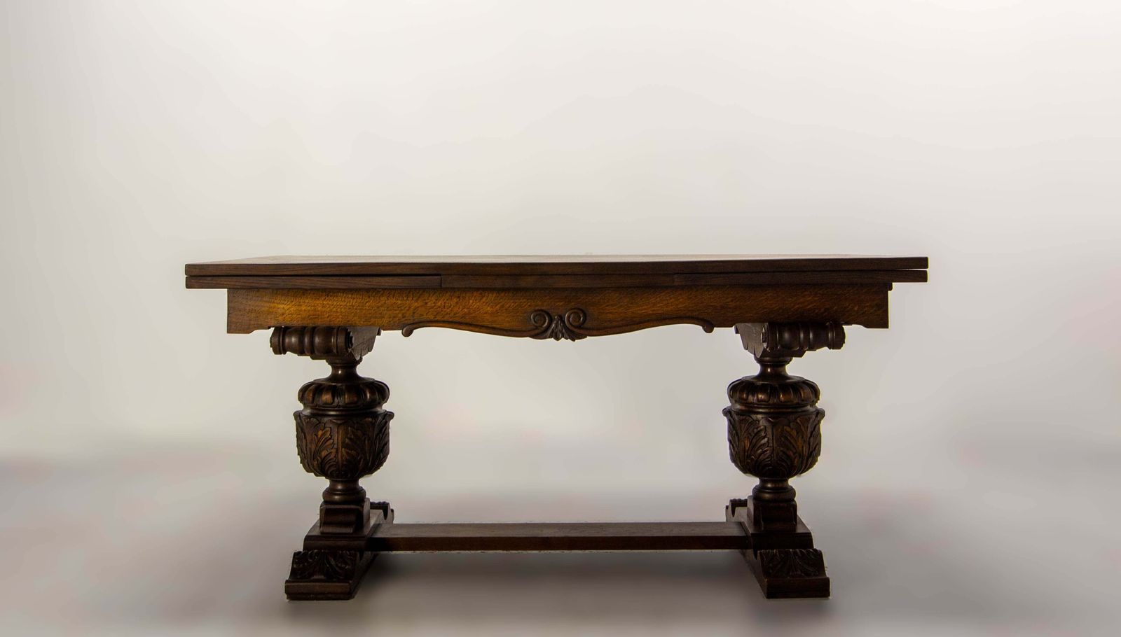 Eiken Eettafel Uitschuifbaar Spaans Gesneden Eiken Renaissance Stijl Ca. 1950 photo for sale