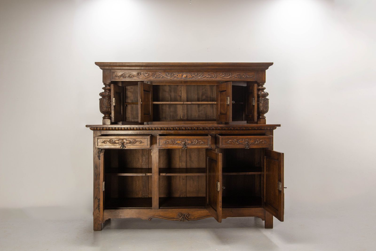 Grand buffet espagnol en chêne et fer forgé sculpté, vers 1960 photo buy