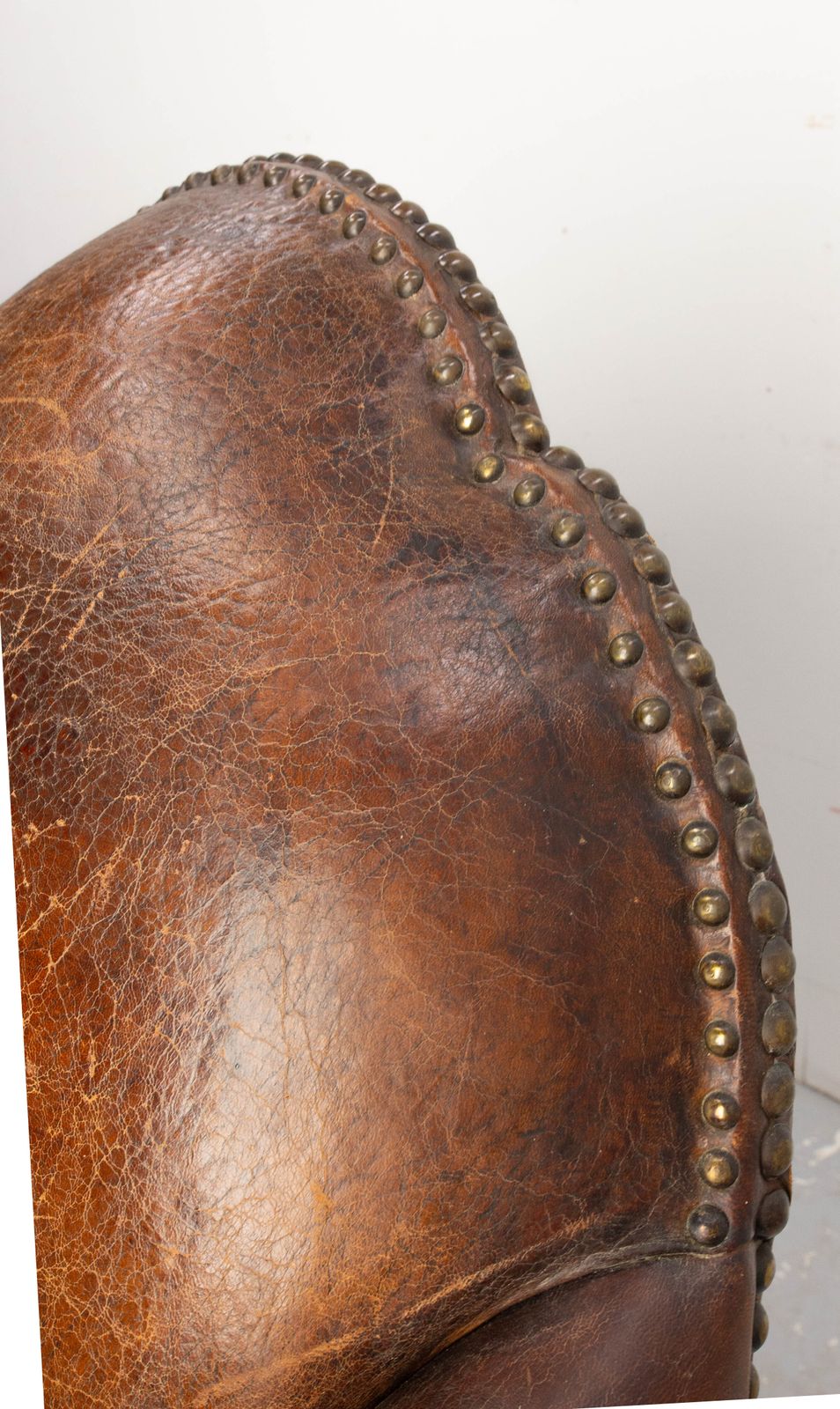 photo for sale Fauteuil club Art déco d'époque en cuir et skaï à clous, français, vers 1920