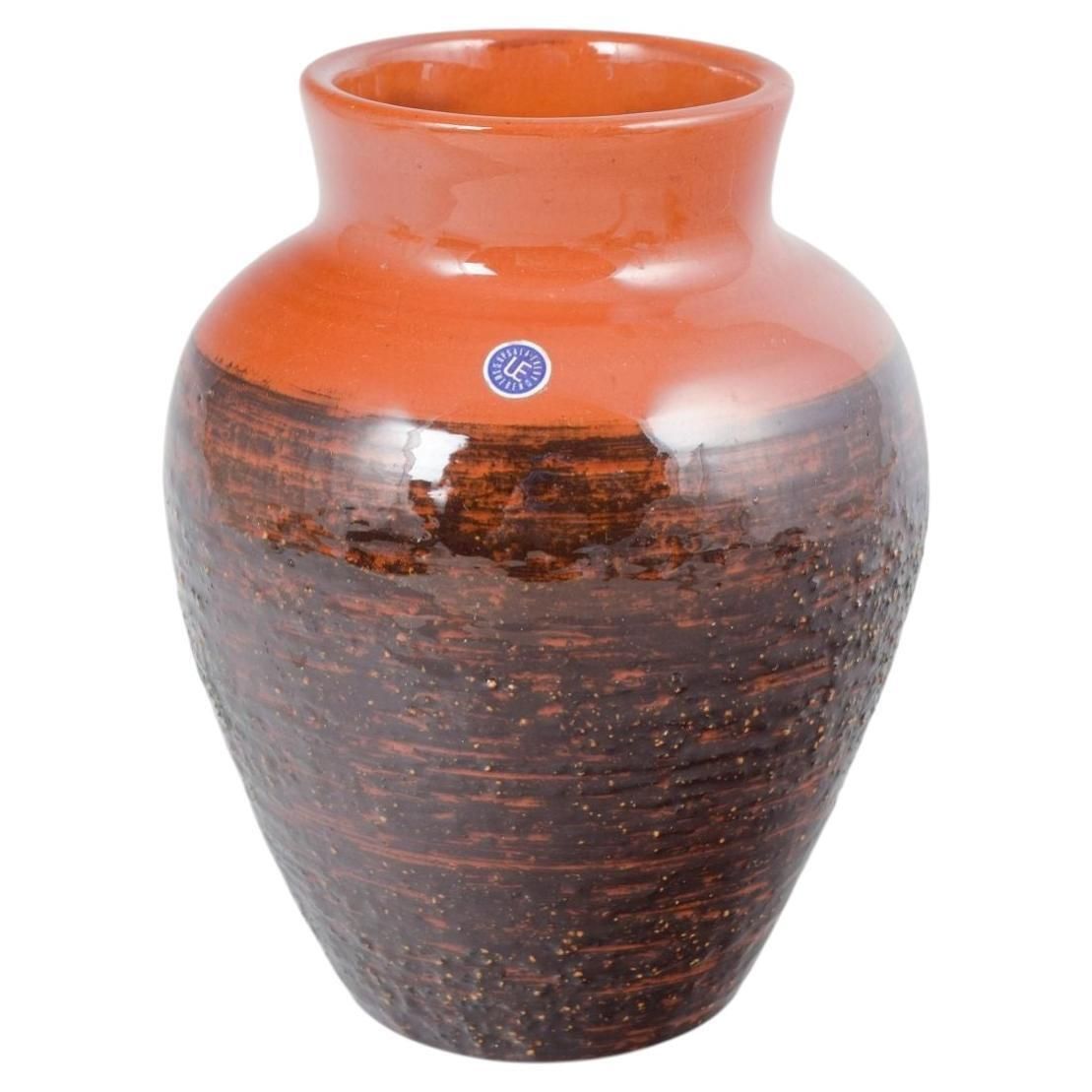 Vase en céramique Upsala Ekeby, glaçure brune et orange, années 1970, Suède