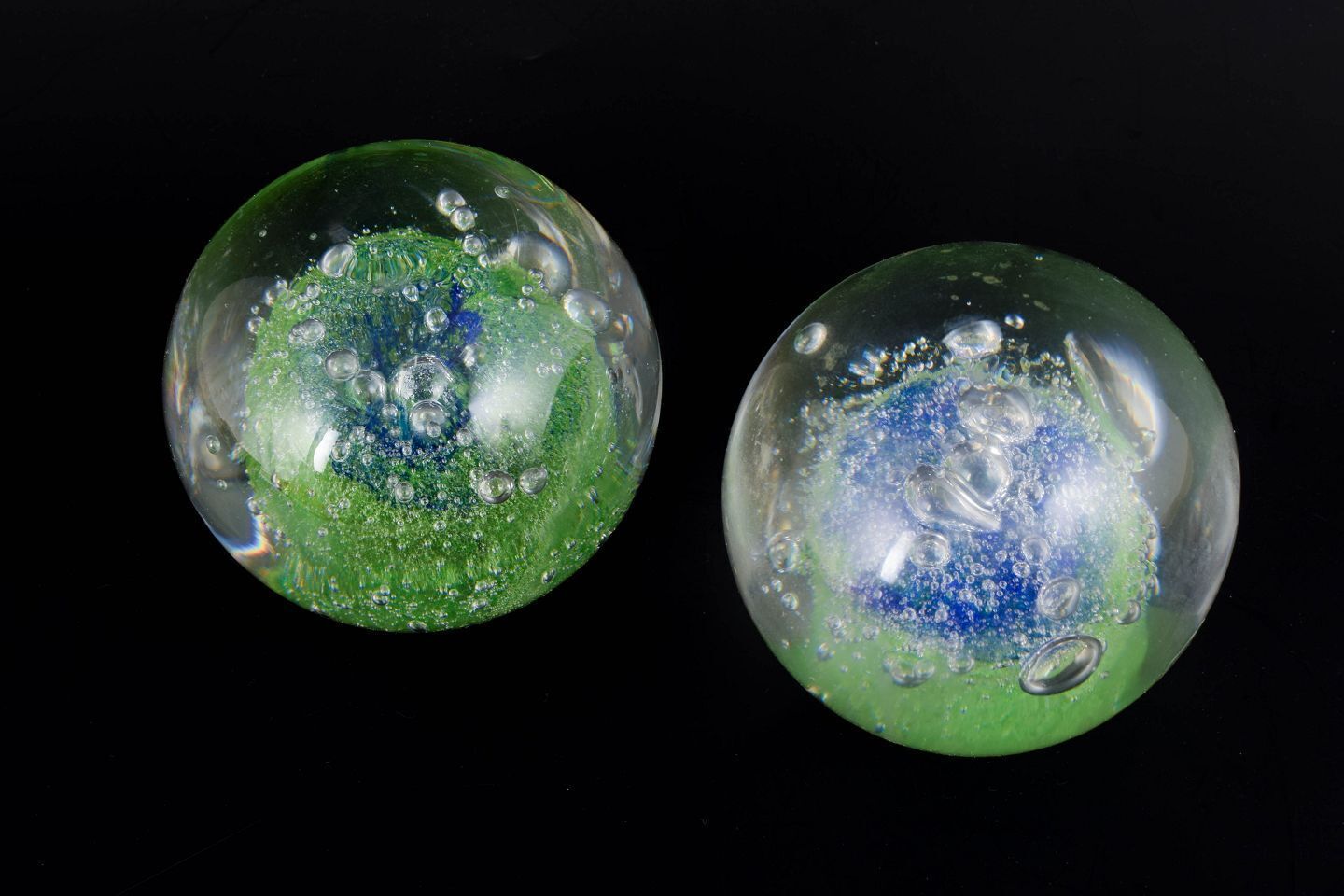 Göran Wärff For Kosta Boda. Two Spherical Paperweights In Art Glass. Late 20th C photo furniture
