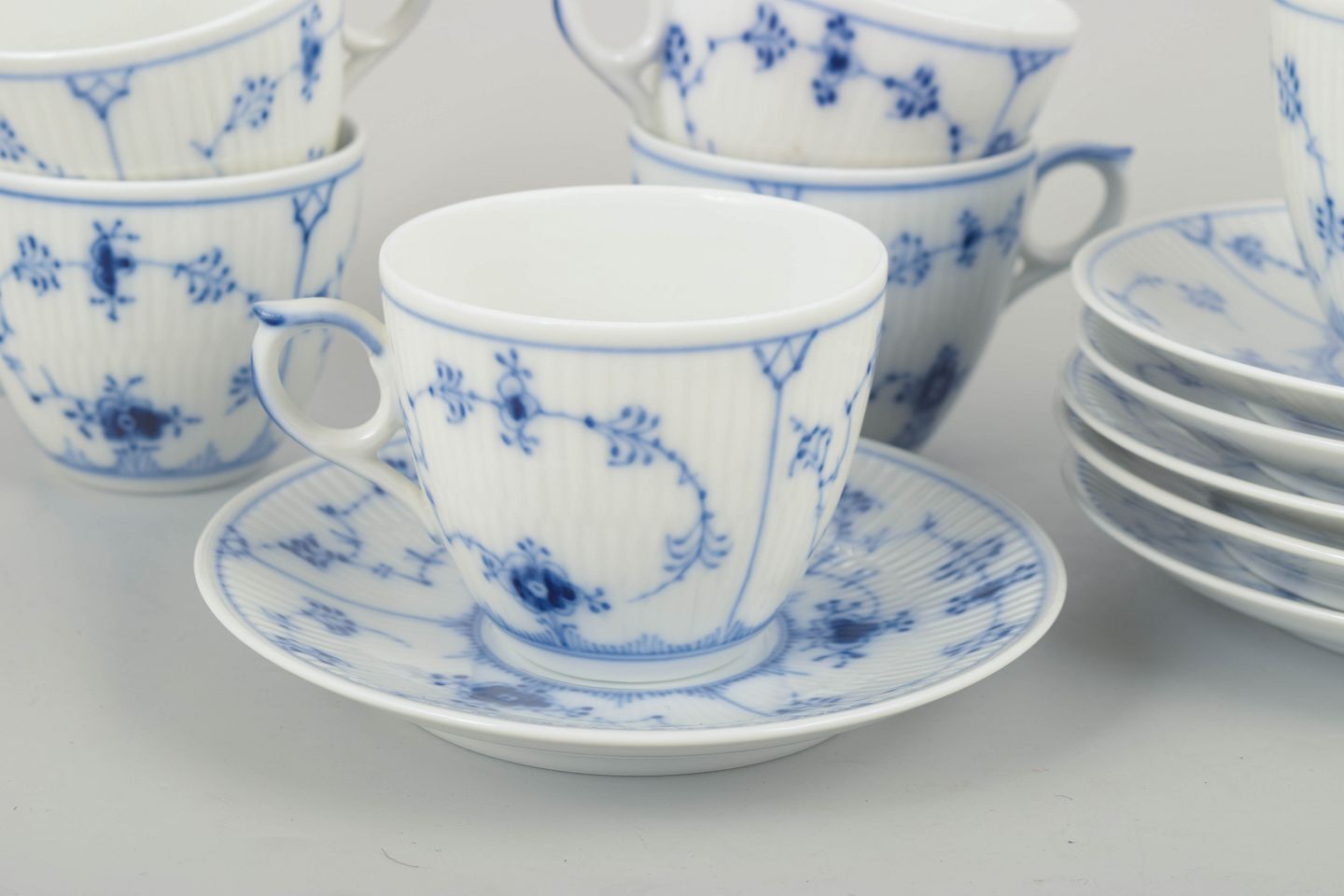 Royal Copenhagen, Blue Fluted Plain. Set van zes koffiekopjes met schoteltjes. photo for sale