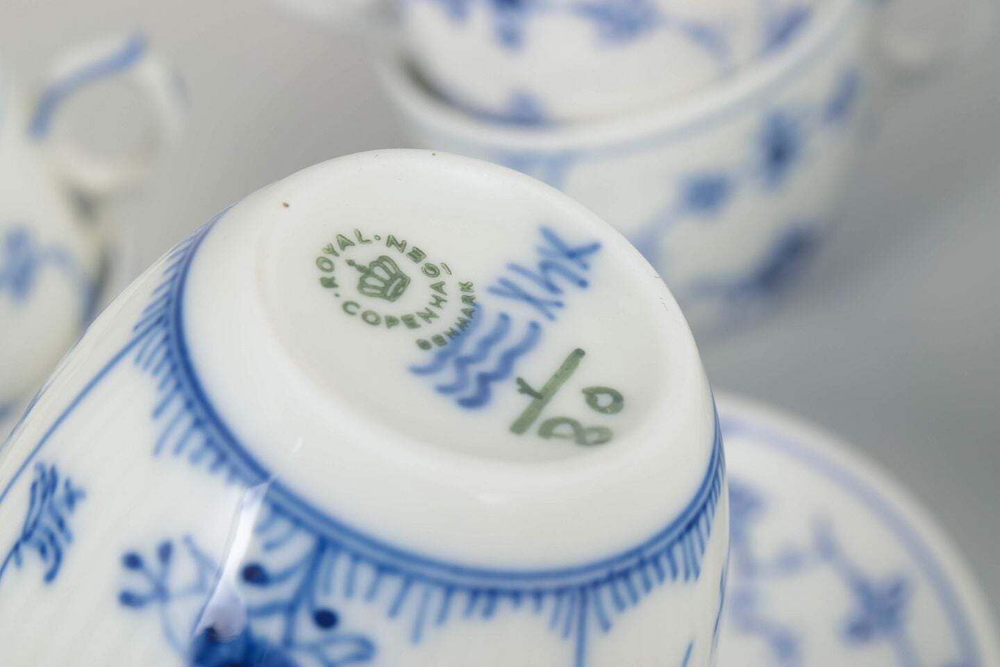 Royal Copenhagen, Blue Fluted Plain. Service de six tasses à café avec soucoupes. photo Décoration