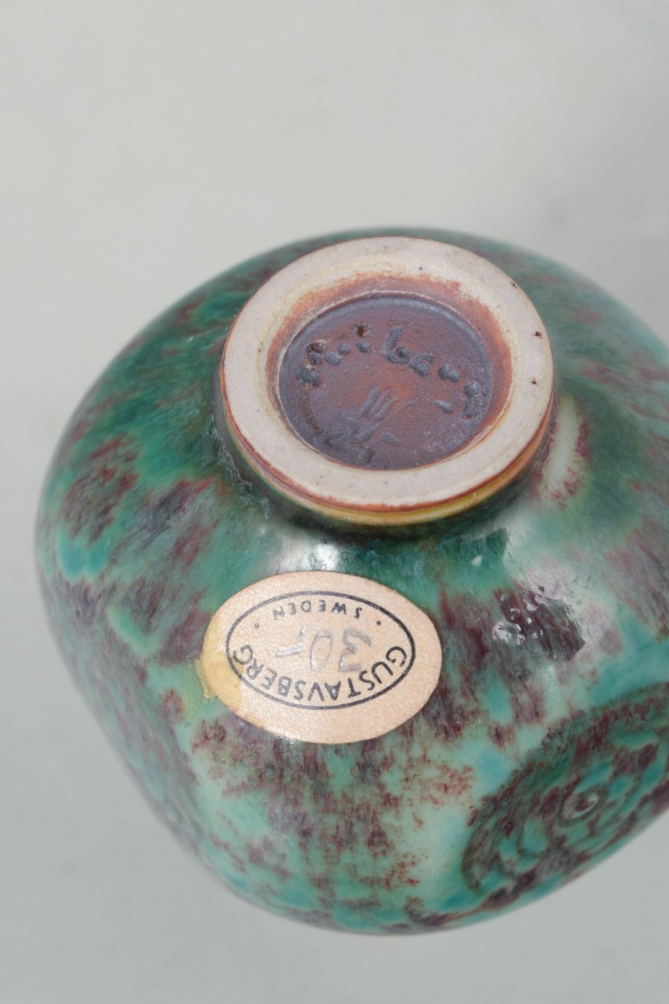 Vase miniature Berndt Friberg pour Gustavsberg, glaçure fourrure de lièvre, milieu du XXe siècle photo Décoration
