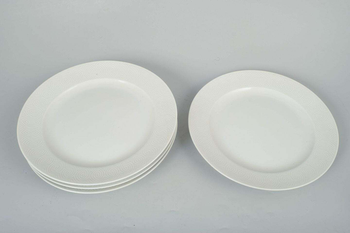 Axel Salto voor Royal Copenhagen. Set van vier porseleinen dinerborden. Jaren 1970. photo furniture