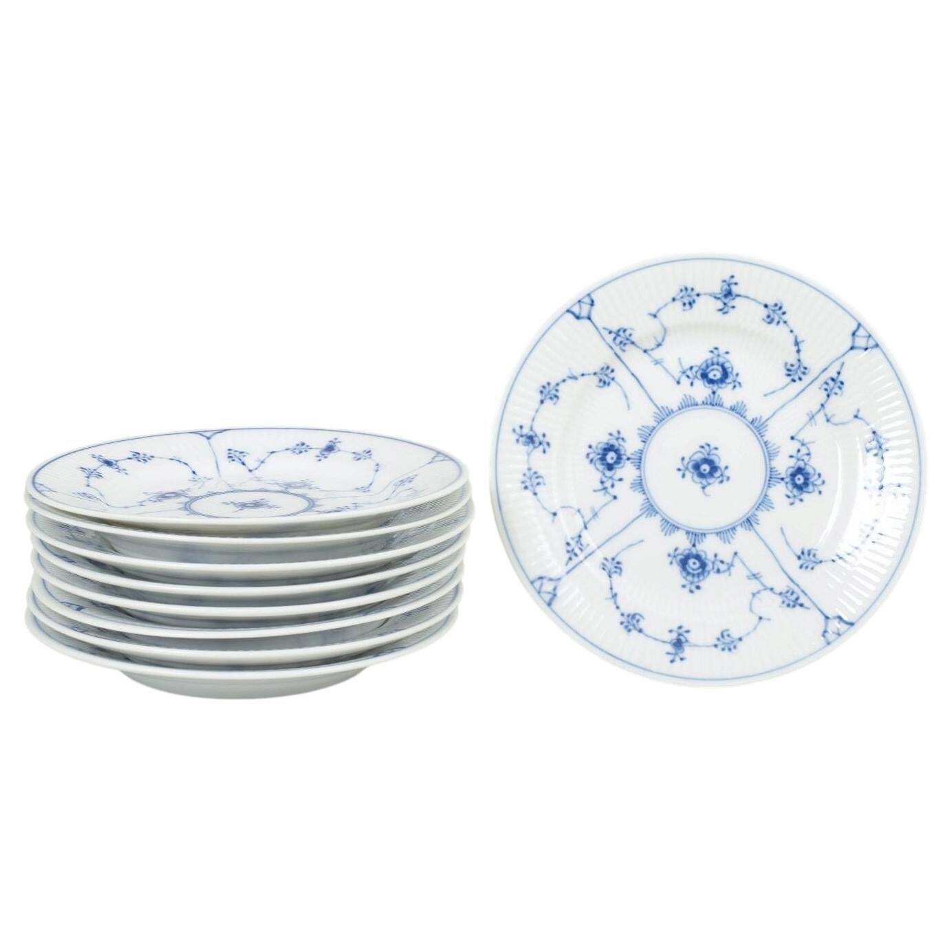 Royal Copenhagen, Blue Fluted Plain. Ensemble de neuf assiettes à dessert en porcelaine.