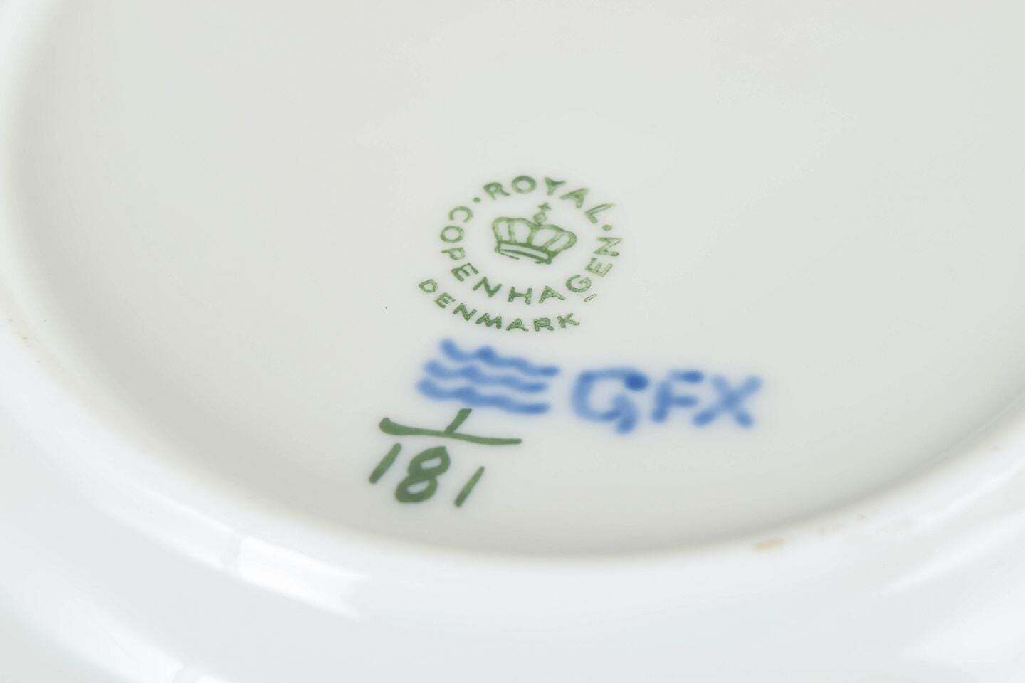 Royal Copenhagen, Blue Fluted Plain. Ensemble de neuf assiettes à dessert en porcelaine. photo Décoration