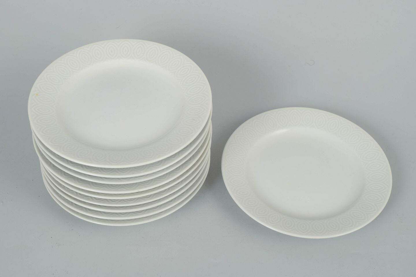 Axel Salto voor Royal Copenhagen. Set van tien porseleinen saladeborden. Ca. jaren 1960/70. photo furniture