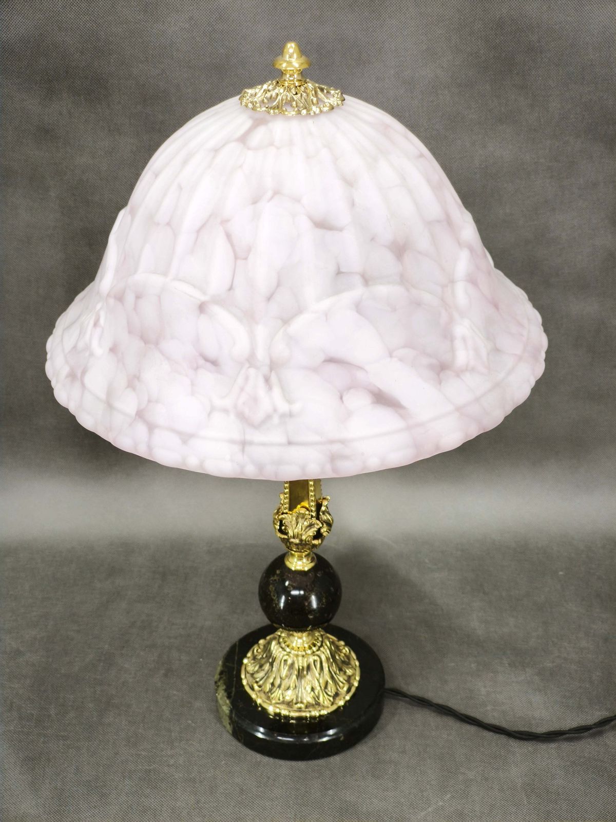 Luminaires Lampe de table Art Nouveau française en laiton, marbre et verre opaline, années 1920 photo
