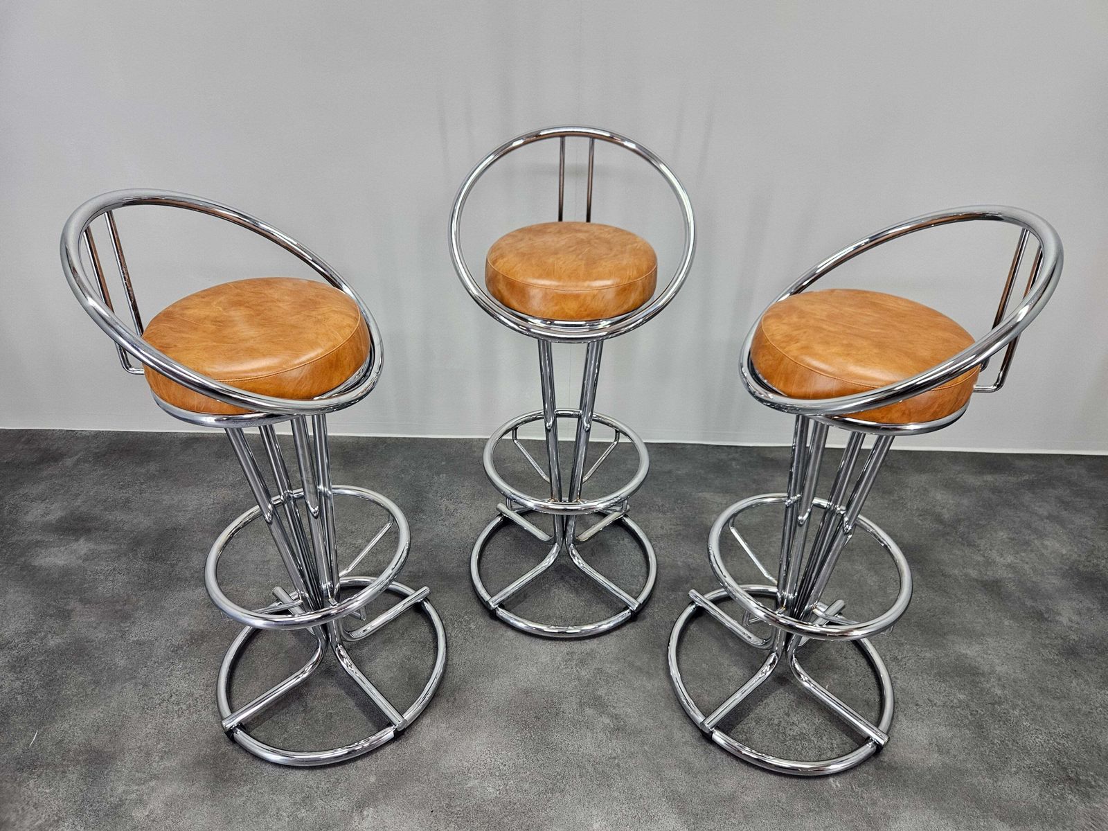 photo furniture Set van drie mid-century barkrukken, Space Age, Italië, 1970.