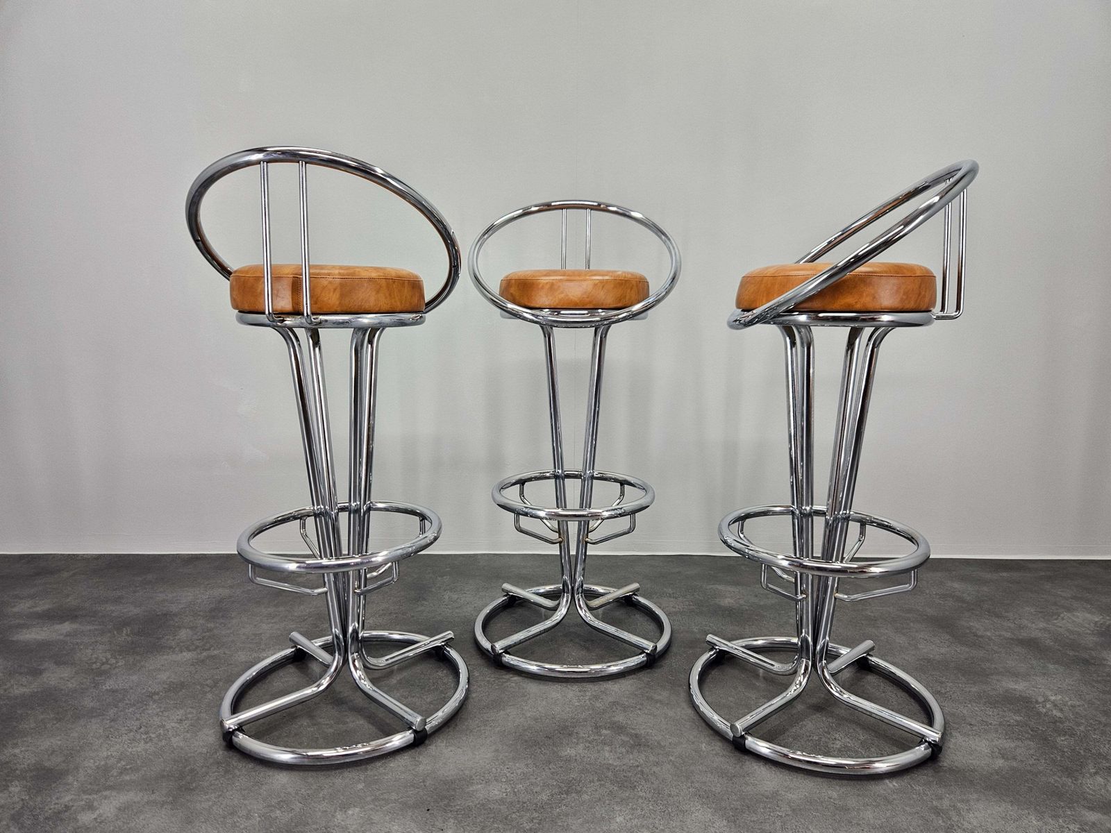 photo vinterior Ensemble de trois tabourets de bar mid-century, Space Age, Italie, 1970.