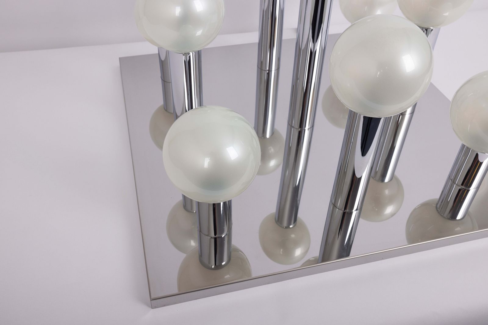 2 X Large Flushmount, Design Motoko Ishii, Chrome en Perlmut, Staff, jaren 1970 photo 3768.0