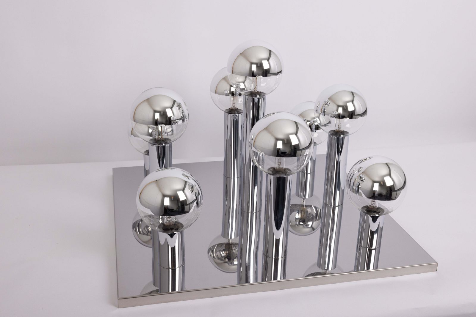 photo furniture 2 X Large Flushmount, Design Motoko Ishii, Chrome en Perlmut, Staff, jaren 1970