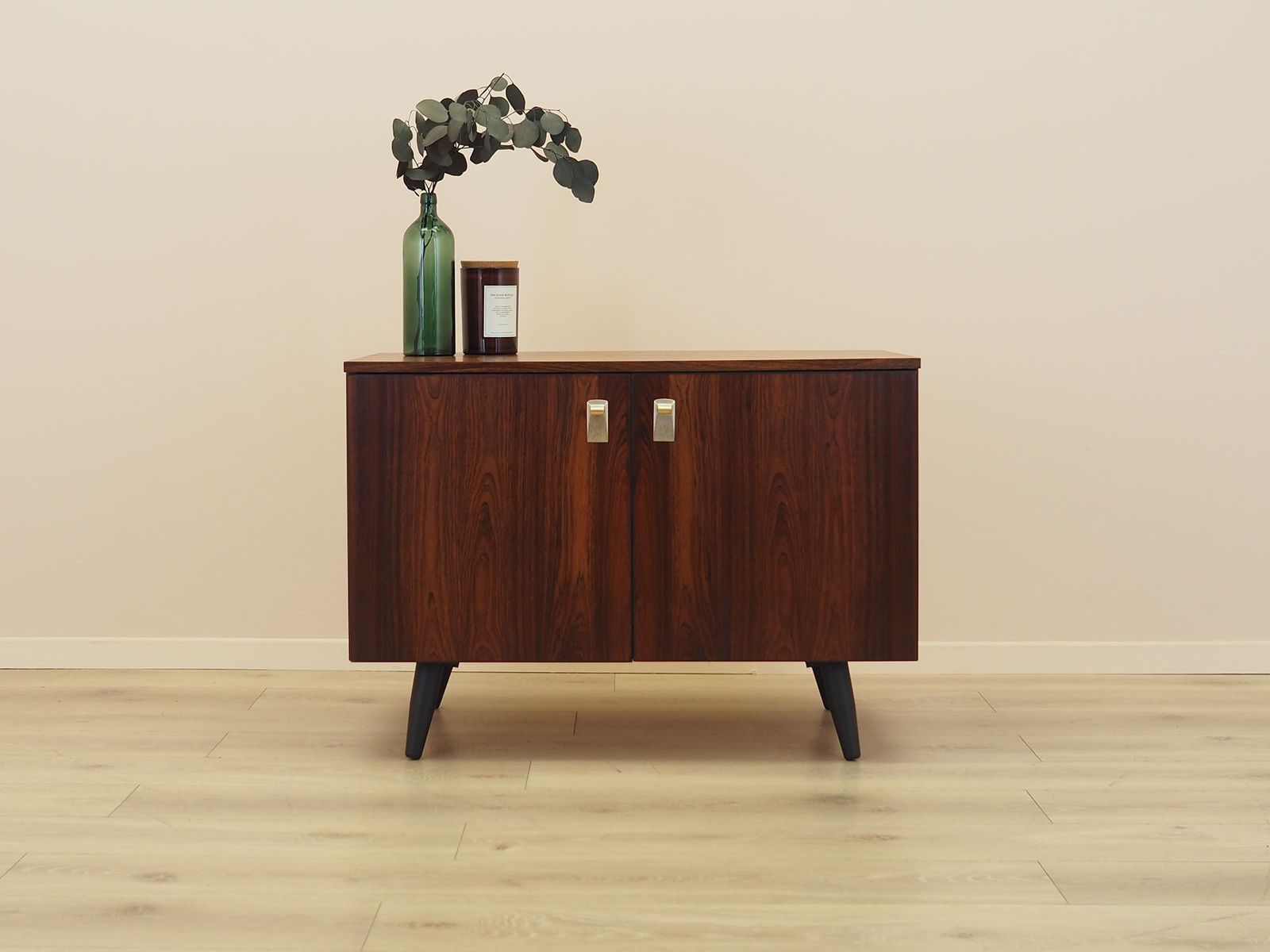 Deens kabinet met verstelbare plank, jaren 1970 photo furniture