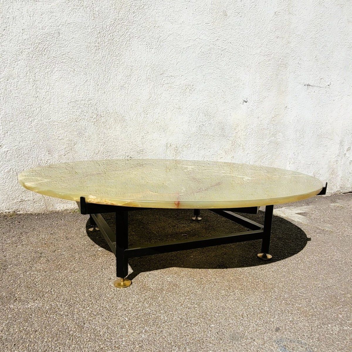 photo furniture Table basse en fer et onyx, Italie, années 1970