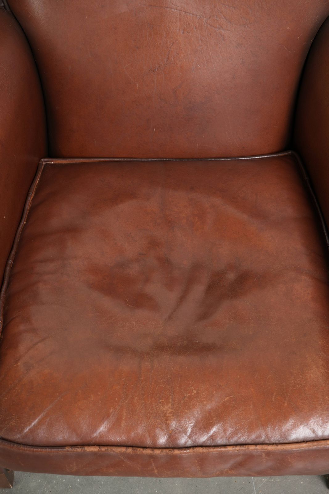 Set van 2 comfortabele schapenvachten fauteuils met een tijdloze uitstraling en goed zitcomfort. photo vinterior
