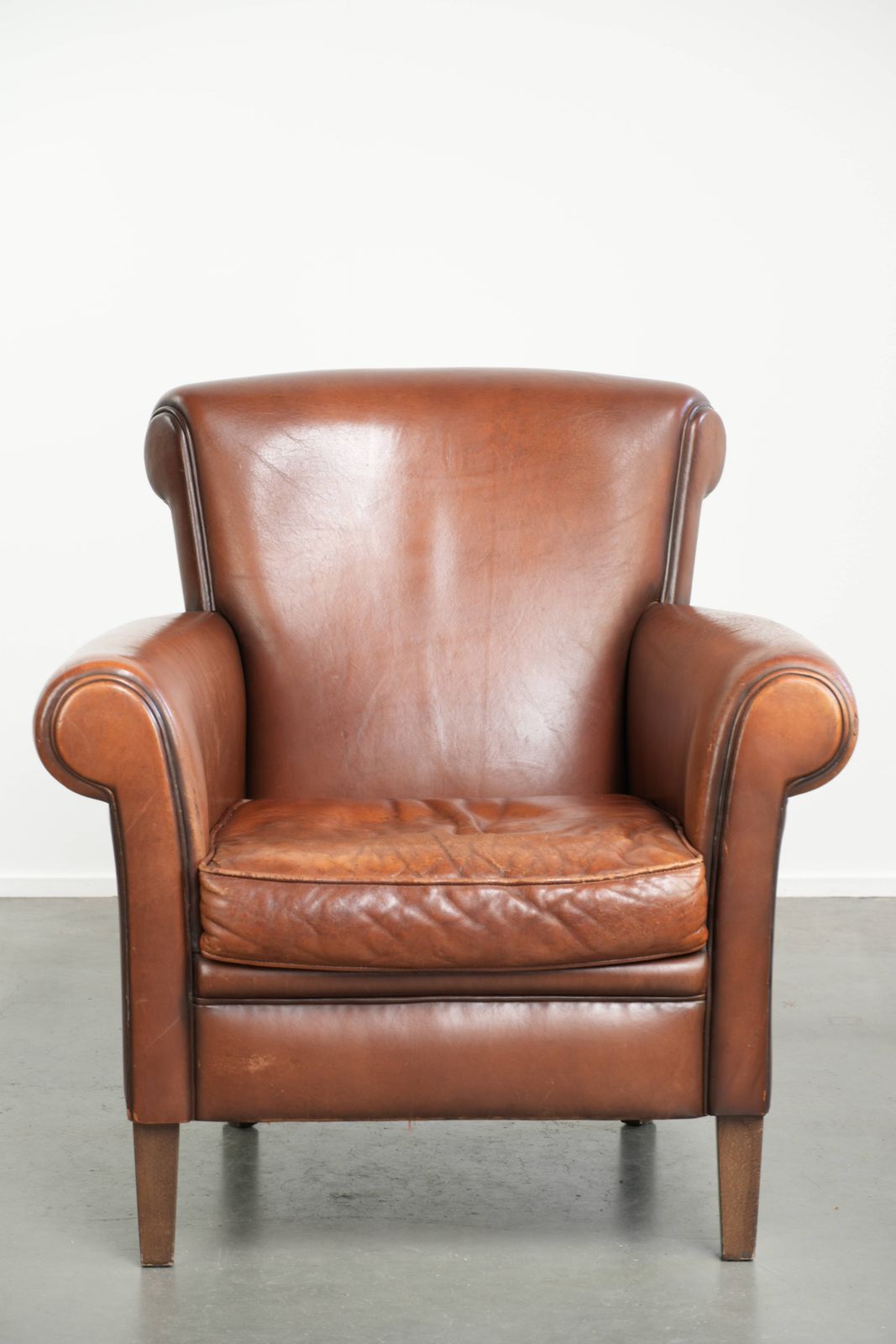 Comfortabele schapenvacht fauteuil met mooie kleuren en strakke afwerking photo furniture