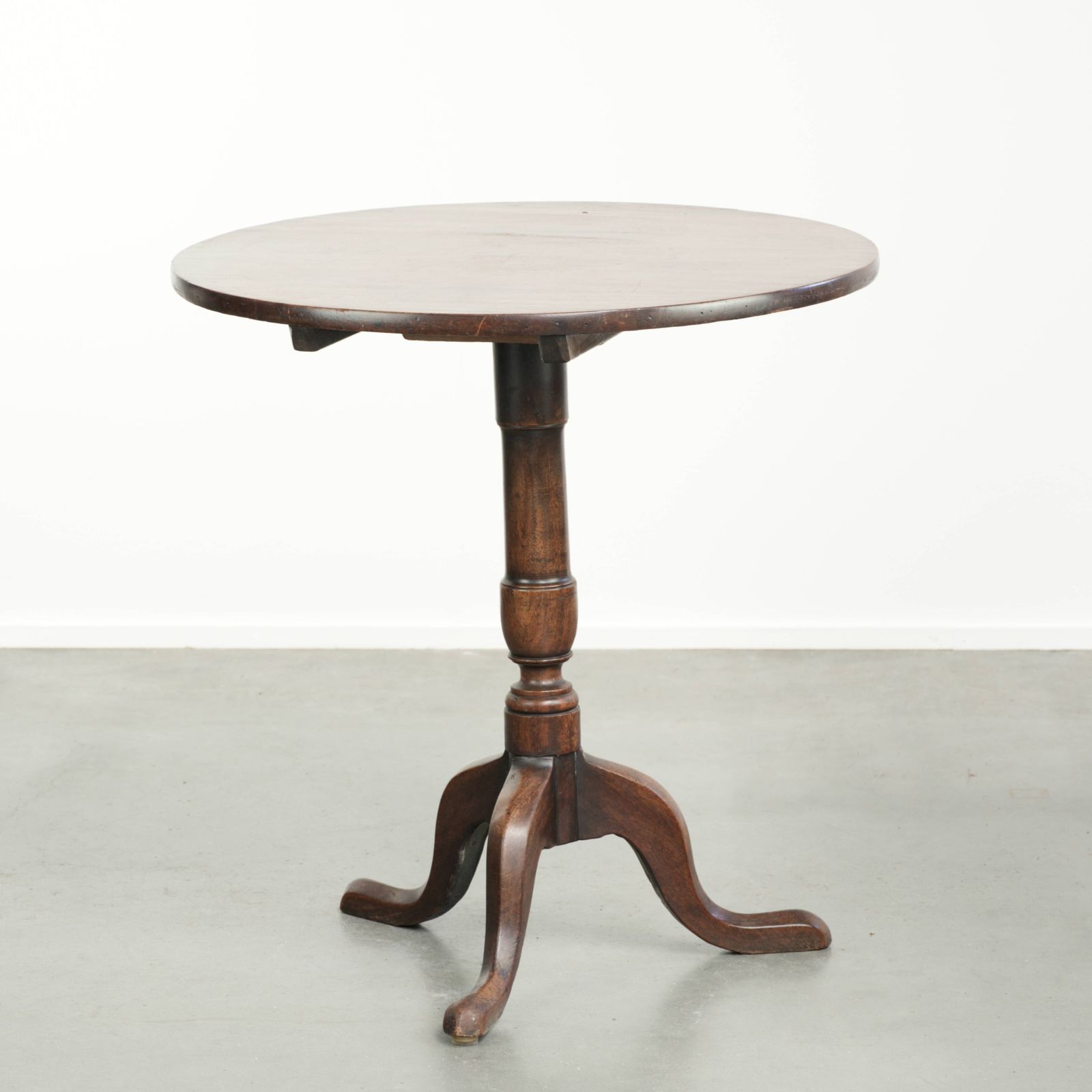 Luxurious Antique 18th Century English Tilt Top Side Table With Beautiful Colors
