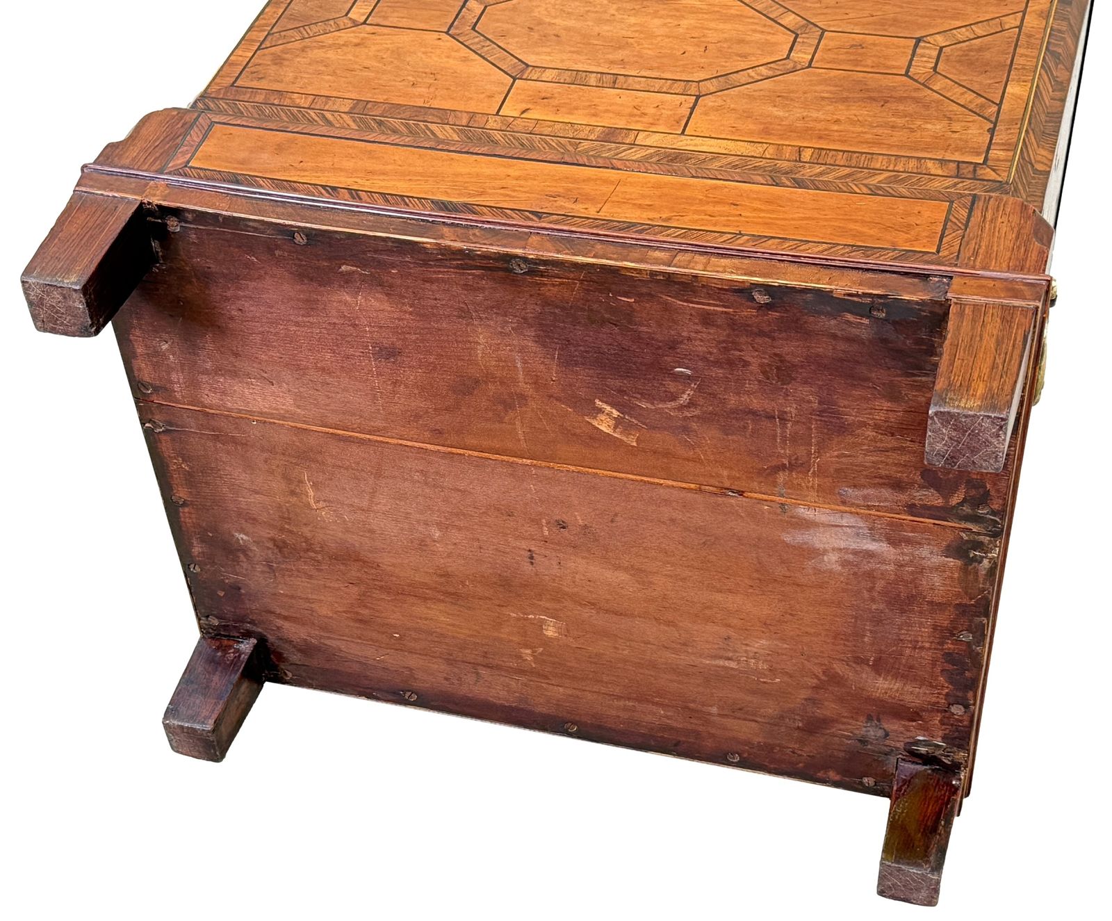photo vinterior Zeldzame 18e-eeuwse satijnhout en koningshout box cellarette, George II-periode (Engeland, ca. 1755)