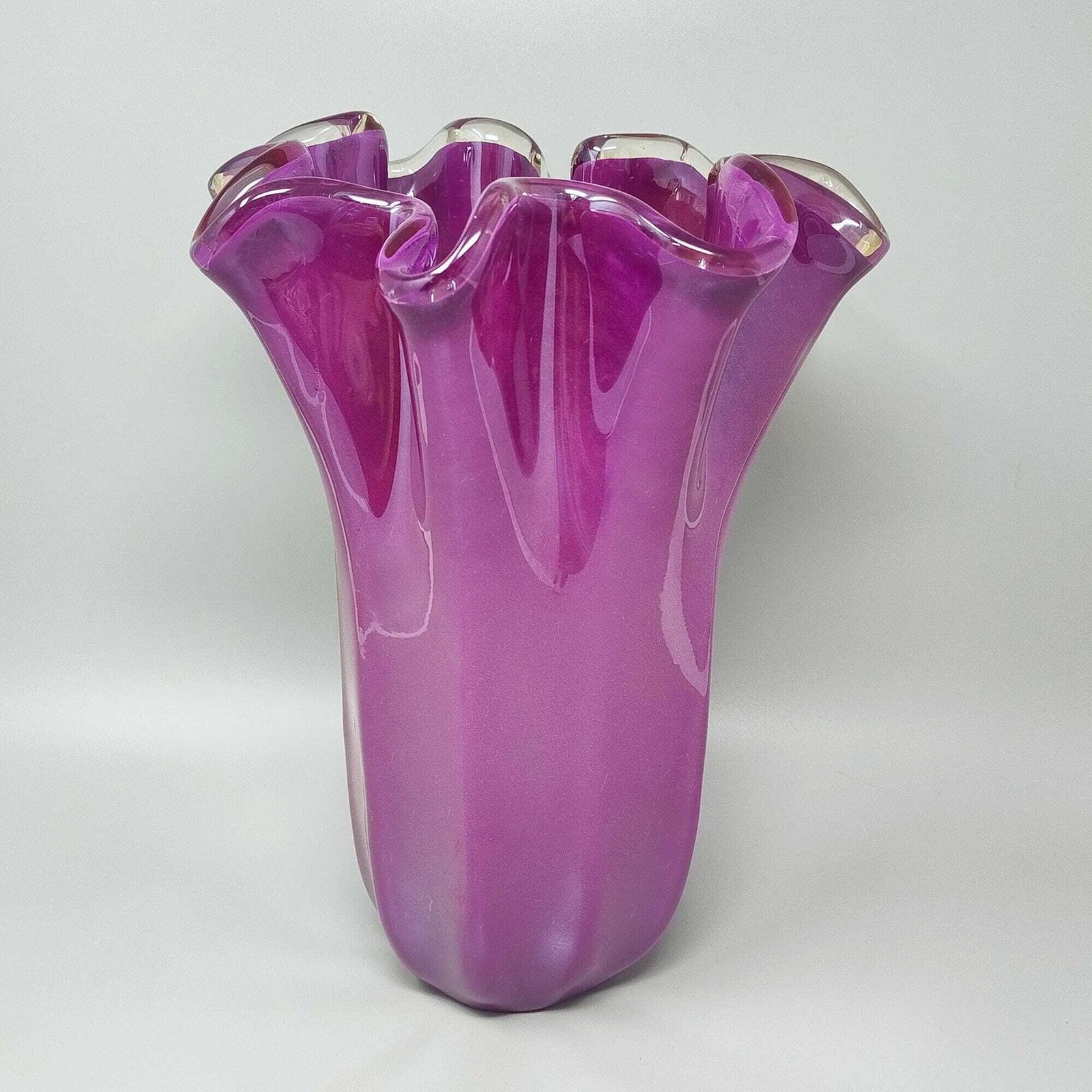 Vase fazzoletto en verre de Murano rose magenta Michielotto, années 1970. photo for sale