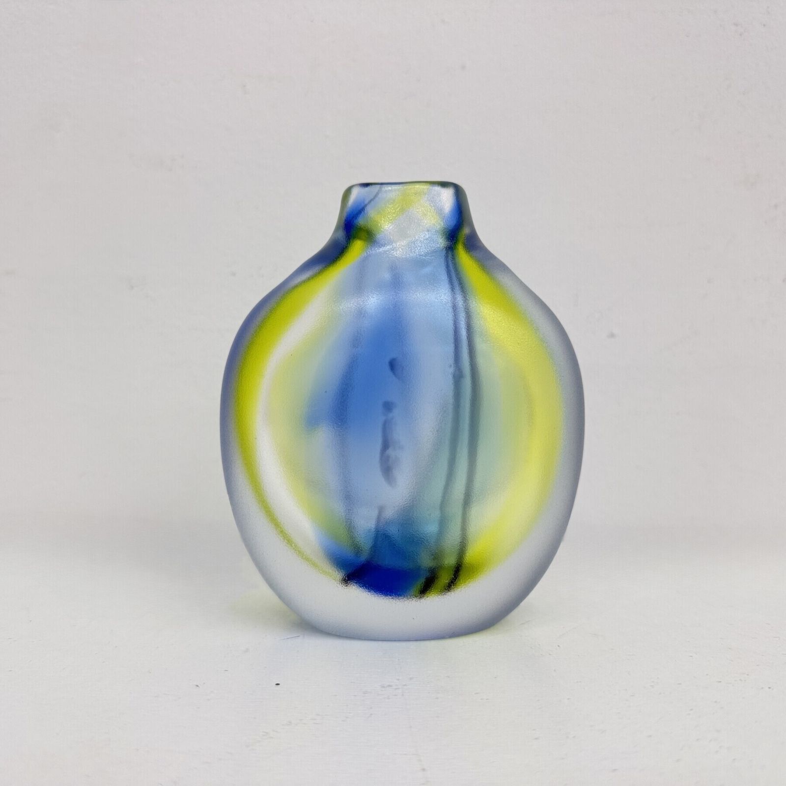 Vase en verre Kosta Boda Royal Art Collection, par Göran Wärff pour Kosta Boda, Suède photo furniture
