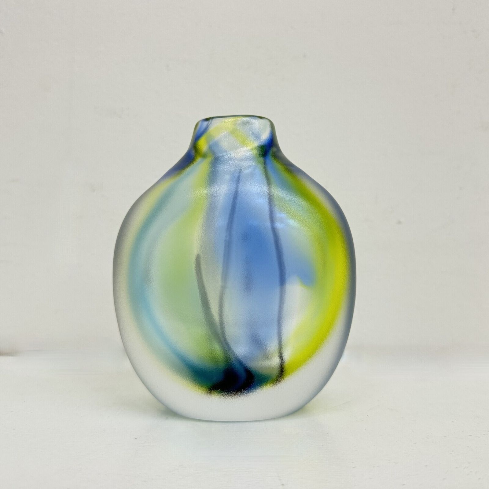 Vase en verre Kosta Boda Royal Art Collection, par Göran Wärff pour Kosta Boda, Suède photo vinterior