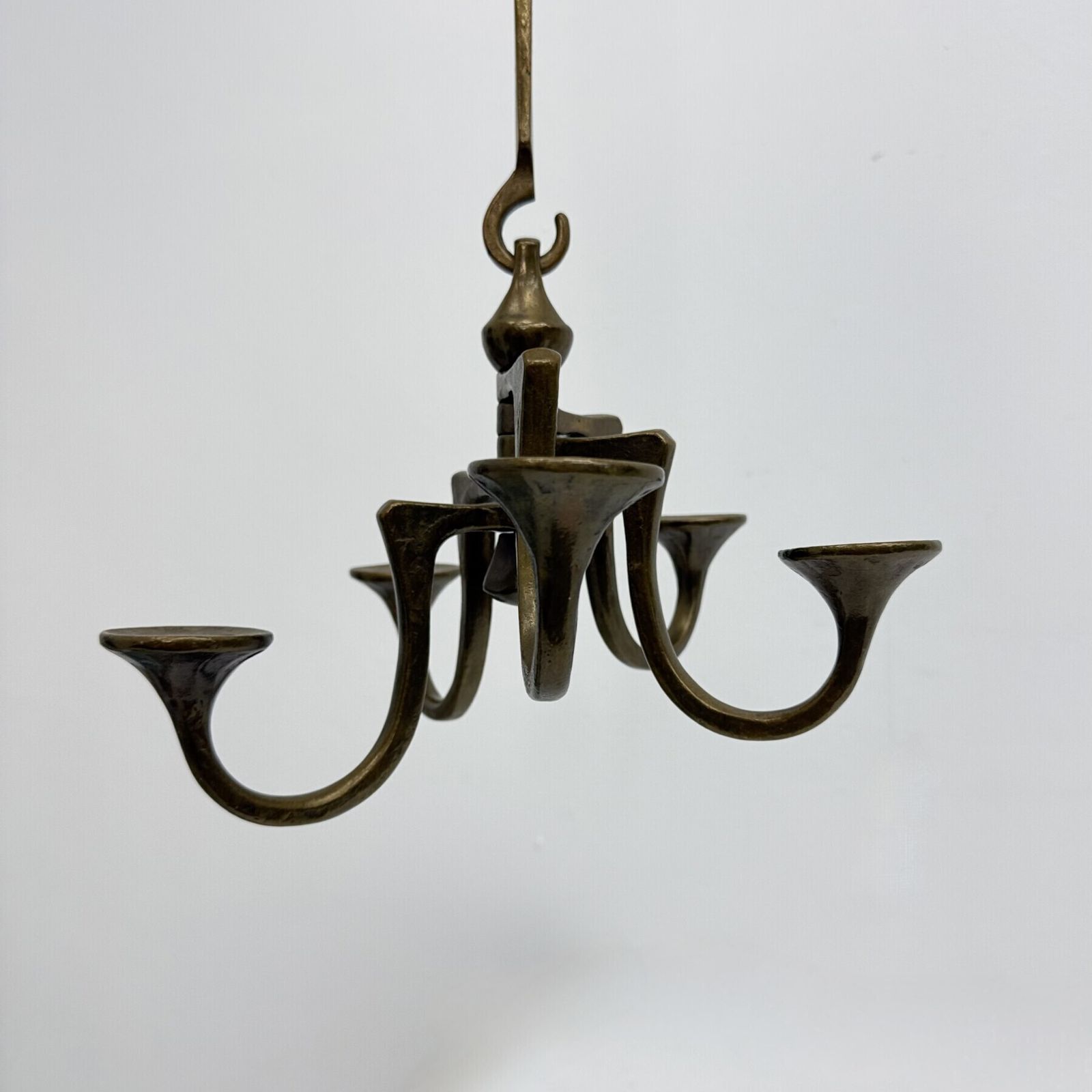photo for sale Lustre suspendu brutaliste en bronze par Michael Harjes, années 1970