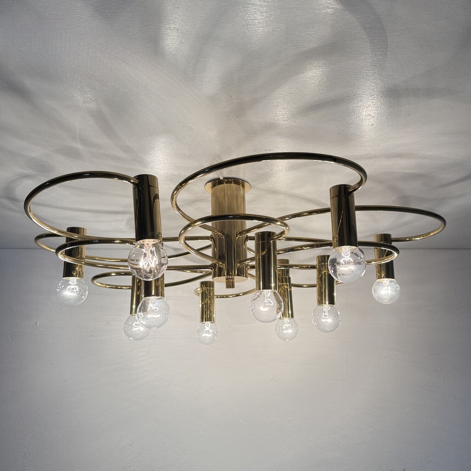 Leola Sculptural Brass 12 Light Ceiling Or Wall Flush Mount, jaren 1970 photo 906.0