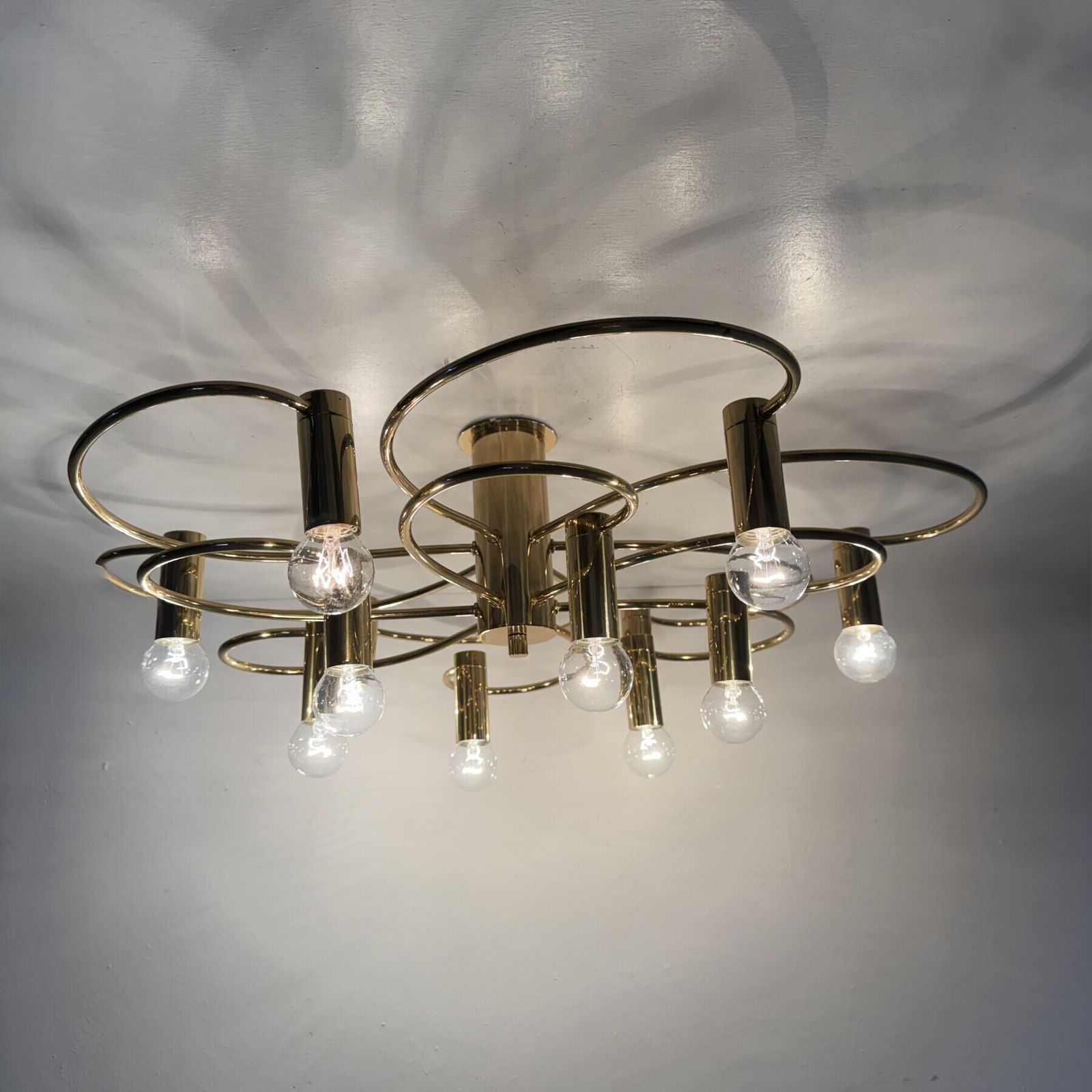 Leola Sculptural Brass 12 Light Ceiling Or Wall Flush Mount, jaren 1970 photo vinterior