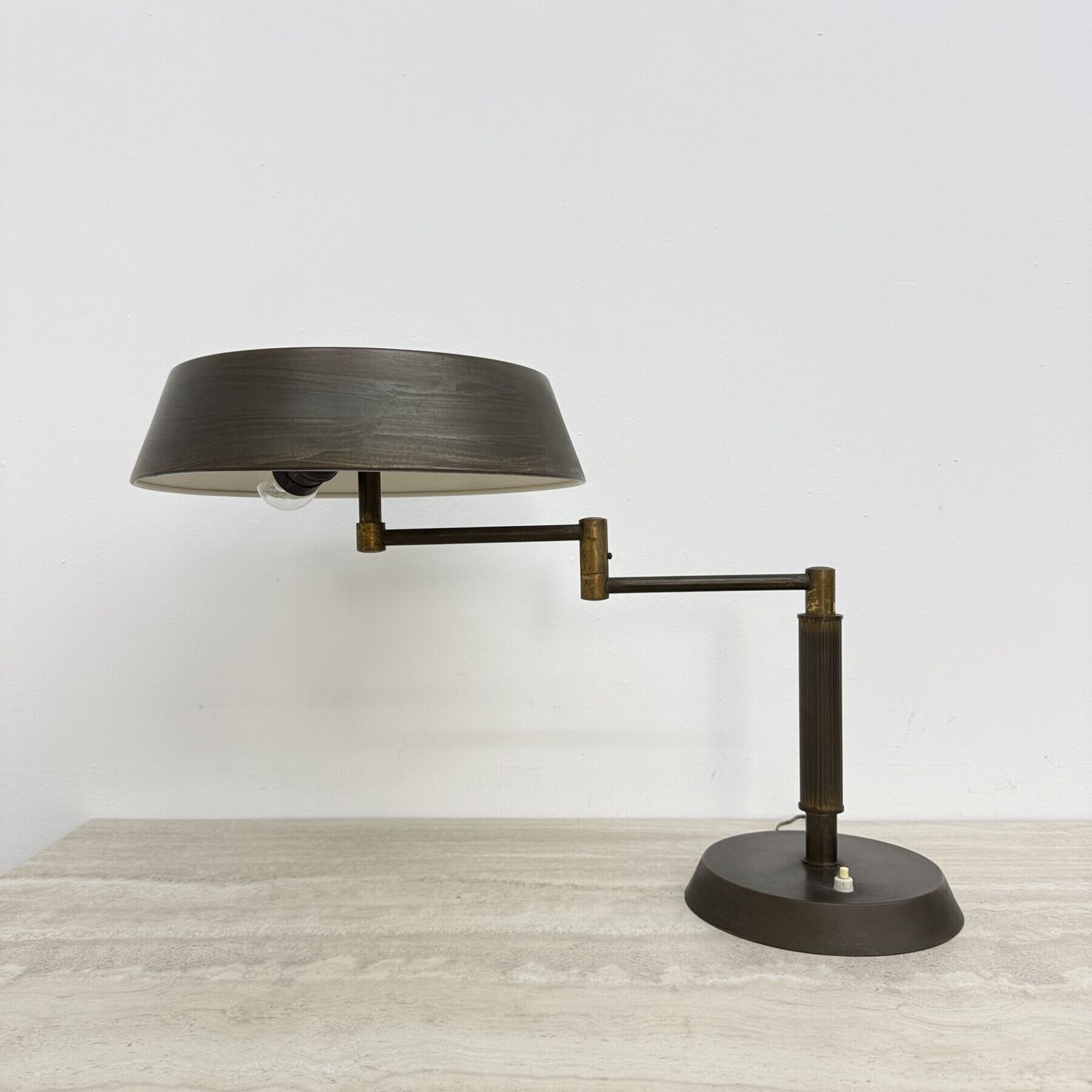 Mid Century Italiaanse Messing Tafel Bureaulamp met Pantograafarm, jaren 1940 photo furniture