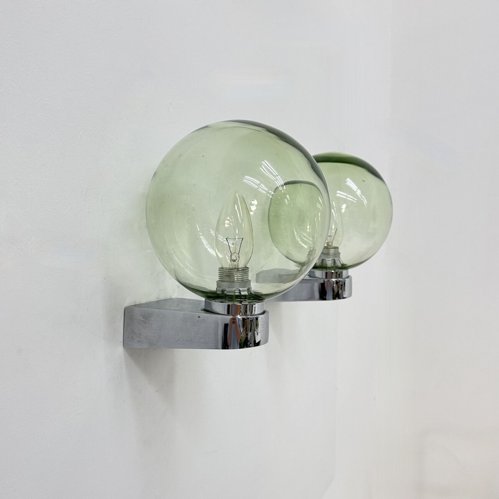 480.0 Applique murale mid-century en verre vert et chrome, années 1970 photo