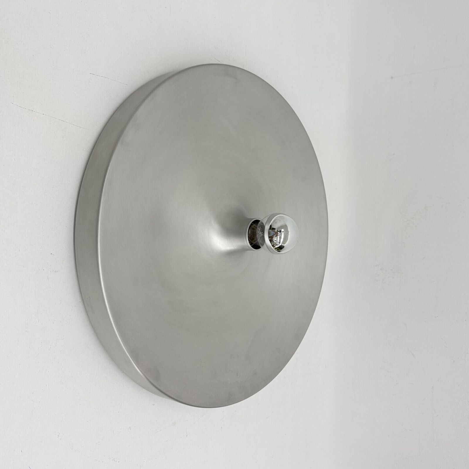 Mid Century Design Disc Lamp , ca. jaren 1970, toegeschreven aan Charlotte Perriand voor Les Arcs photo 1598.0