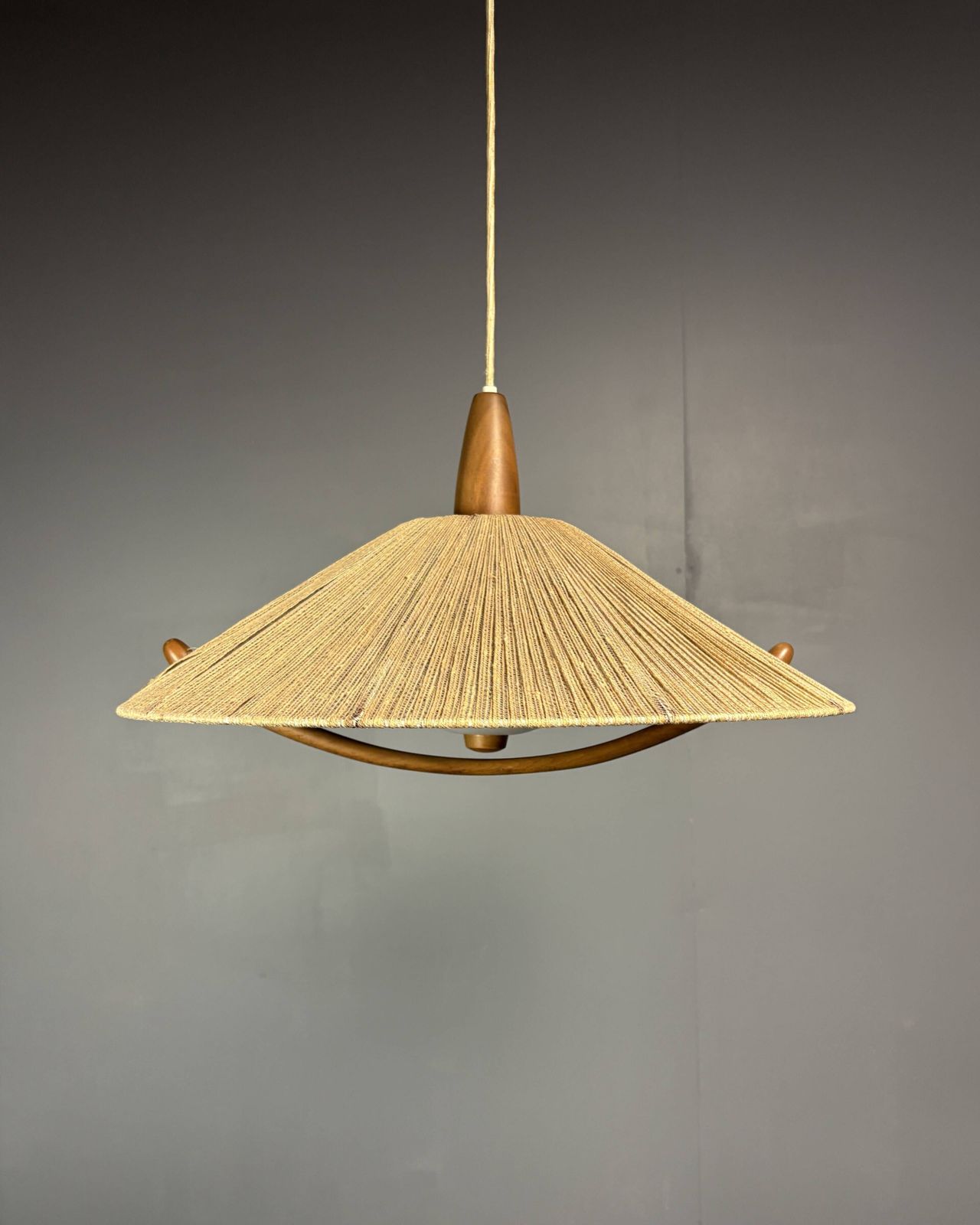 Grande suspension vintage mid-century en teck et corde de sisal, années 1960 photo for sale