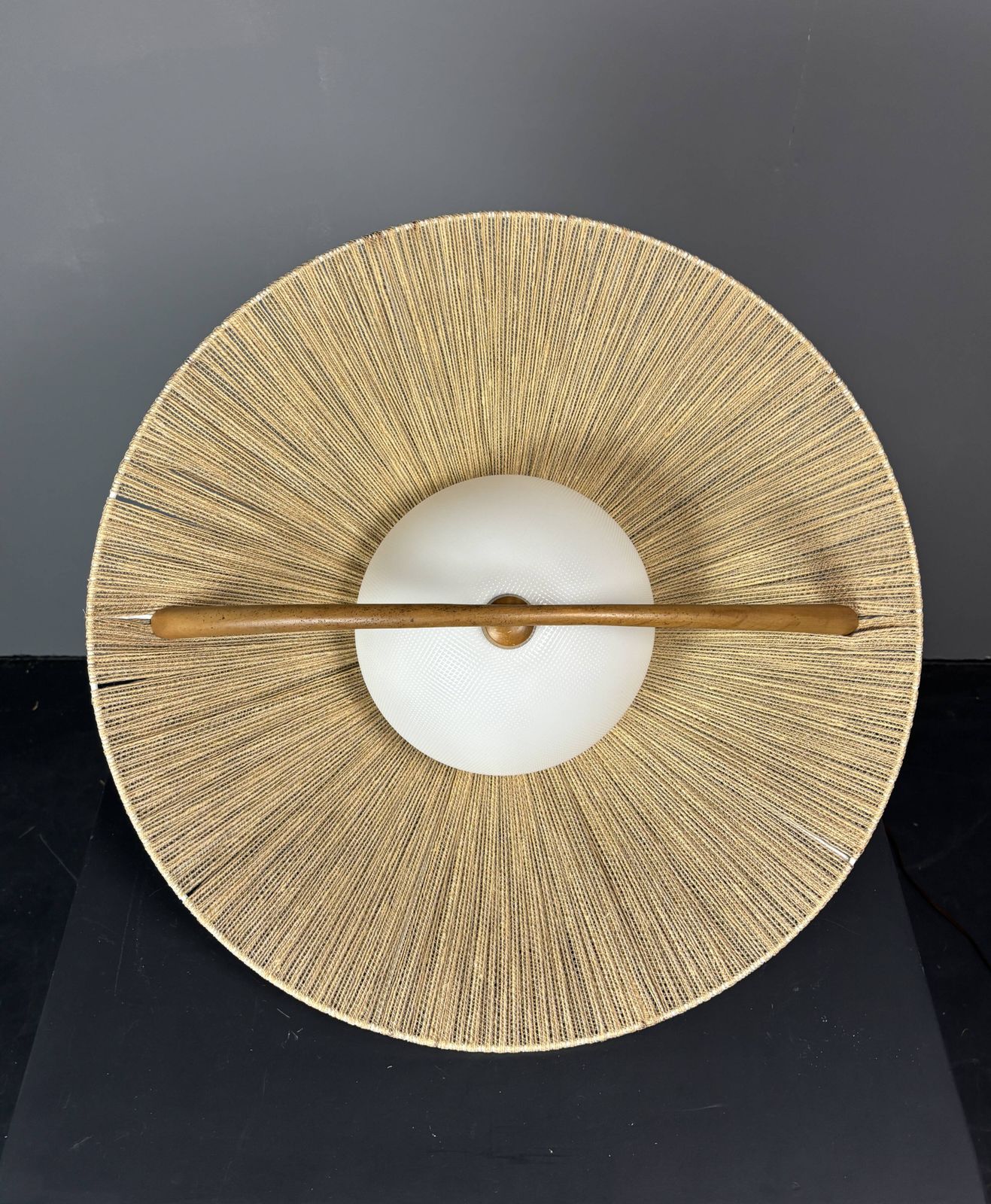 photo furniture Grande suspension vintage mid-century en teck et corde de sisal, années 1960