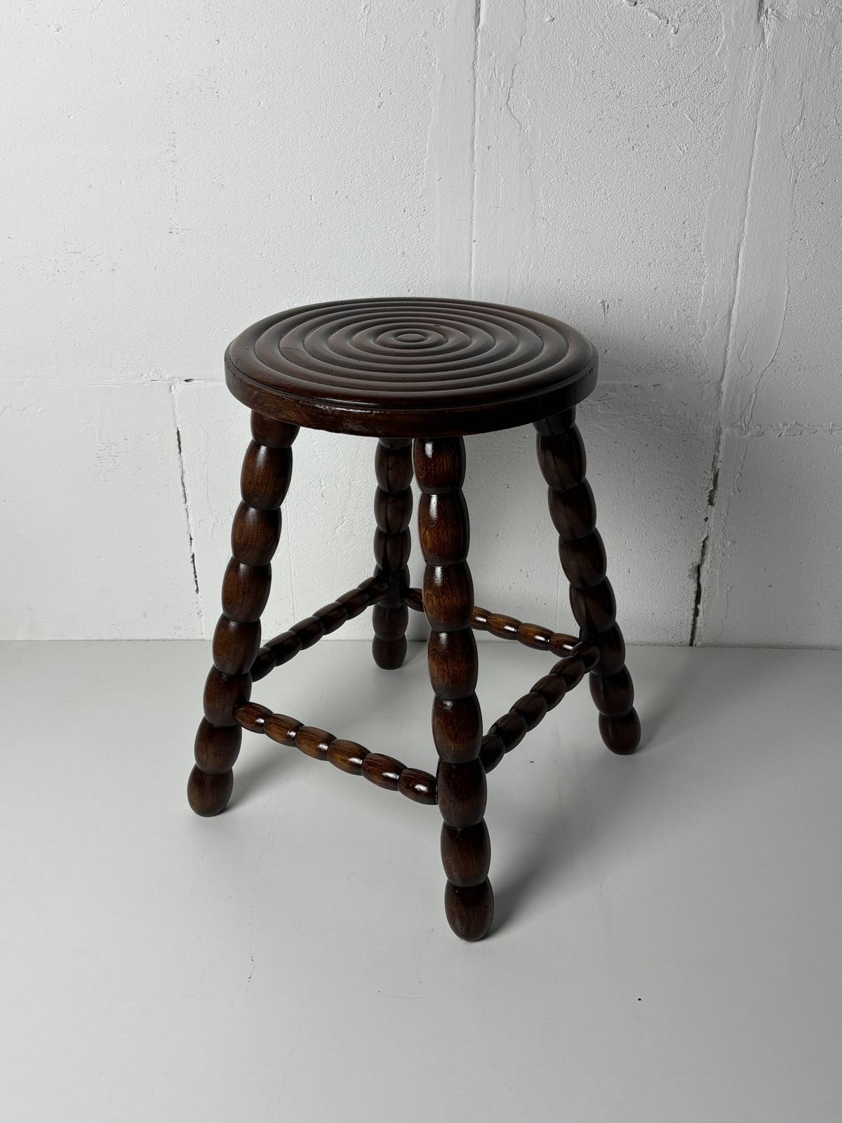 photo buy Tabouret mid-century en bois à pieds tournés, dans le style de Charles Dudouyt, France, années 1950