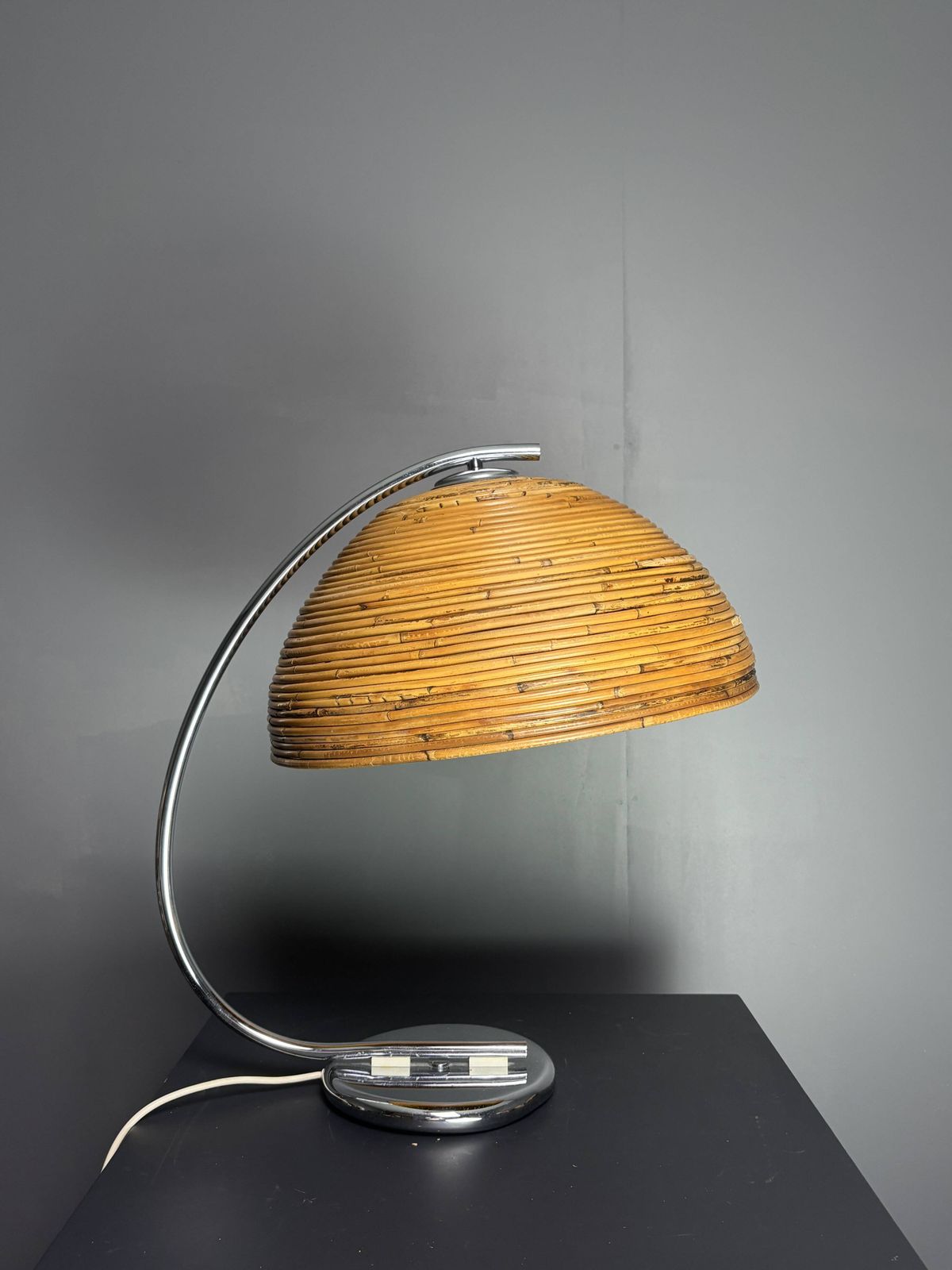 Lampe de table ou de bureau italienne mid-century en rotin bambou, années 1970 photo Luminaires