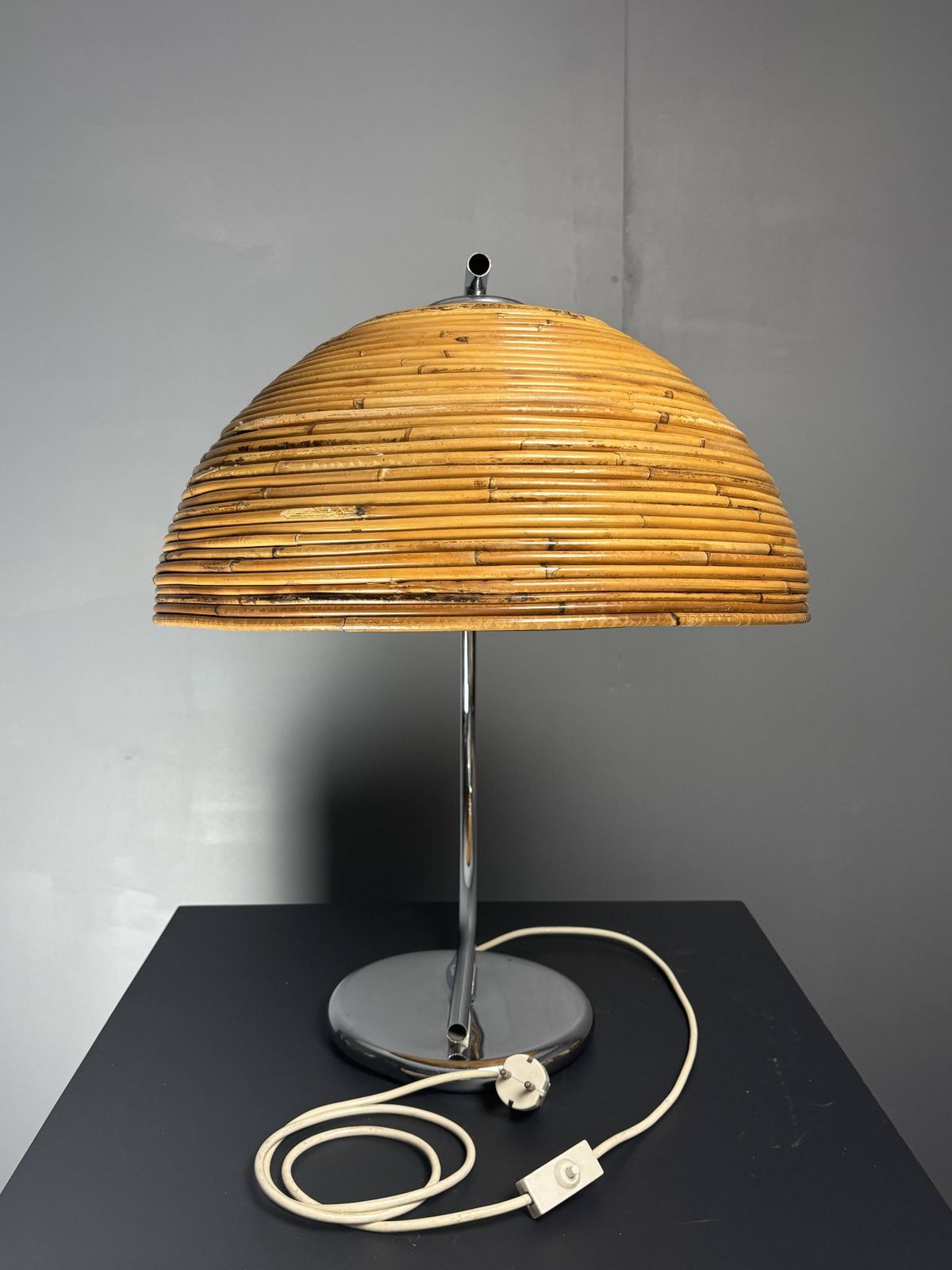 photo for sale Lampe de table ou de bureau italienne mid-century en rotin bambou, années 1970