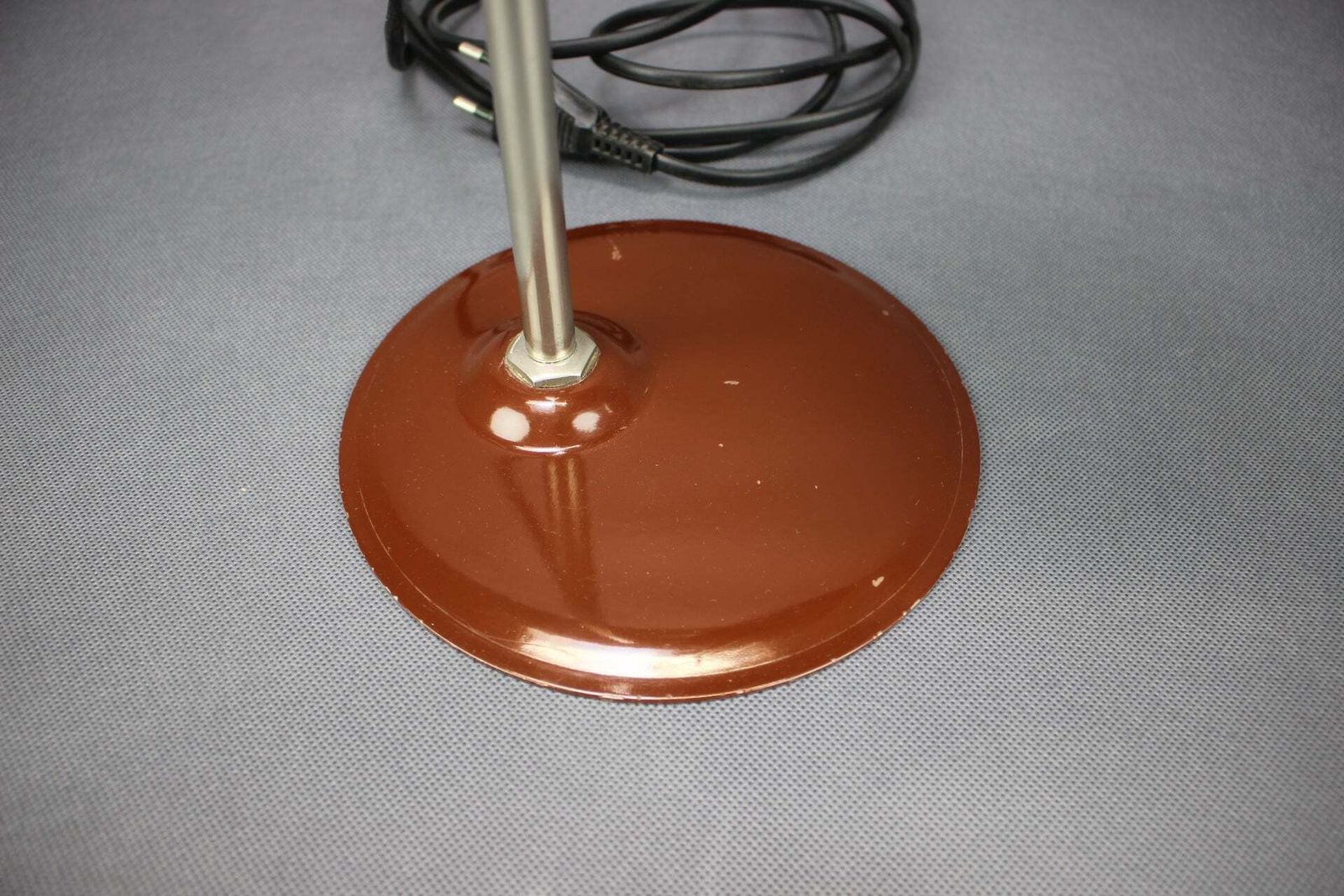 Hongaarse Space Age tafellamp uit de jaren 1970 in bruin emaille photo Verlichting