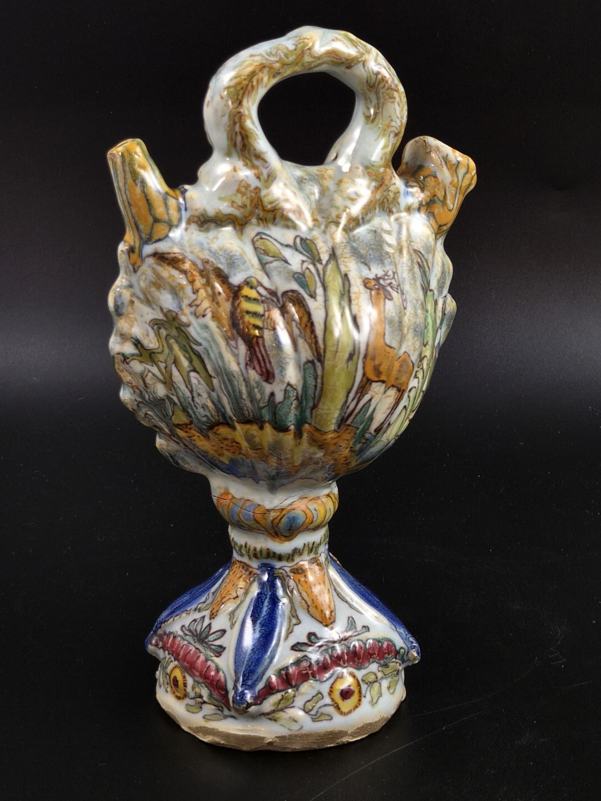 Antiek Italiaans majolica pelgrimsfles in de vorm van een jakobsschelp, Fiasca Da Pellegrino, 18e eeuw photo for sale
